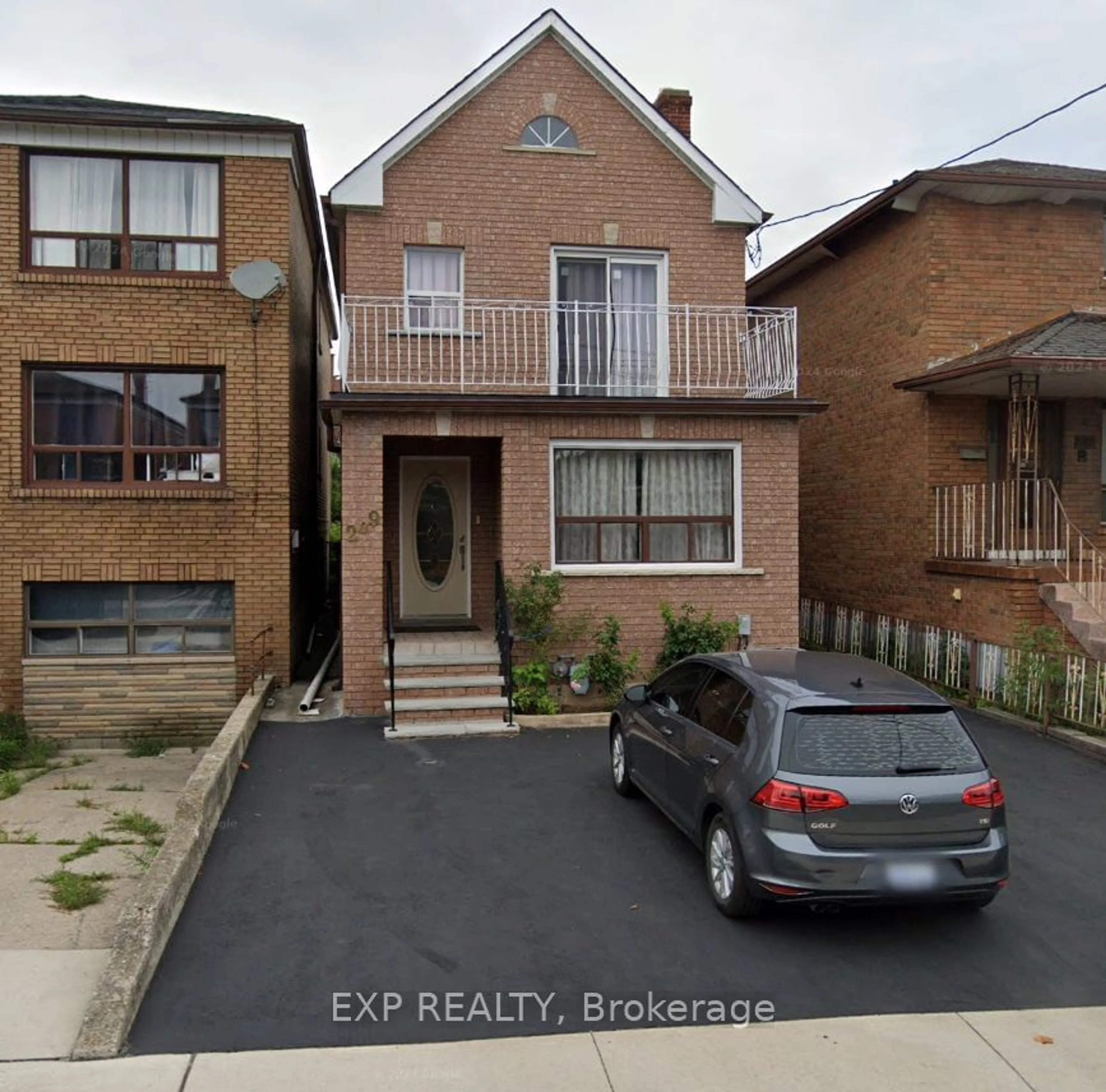 Frontside or backside of a home, the street view for 209 Cedric Ave, Toronto Ontario M6C 3X9