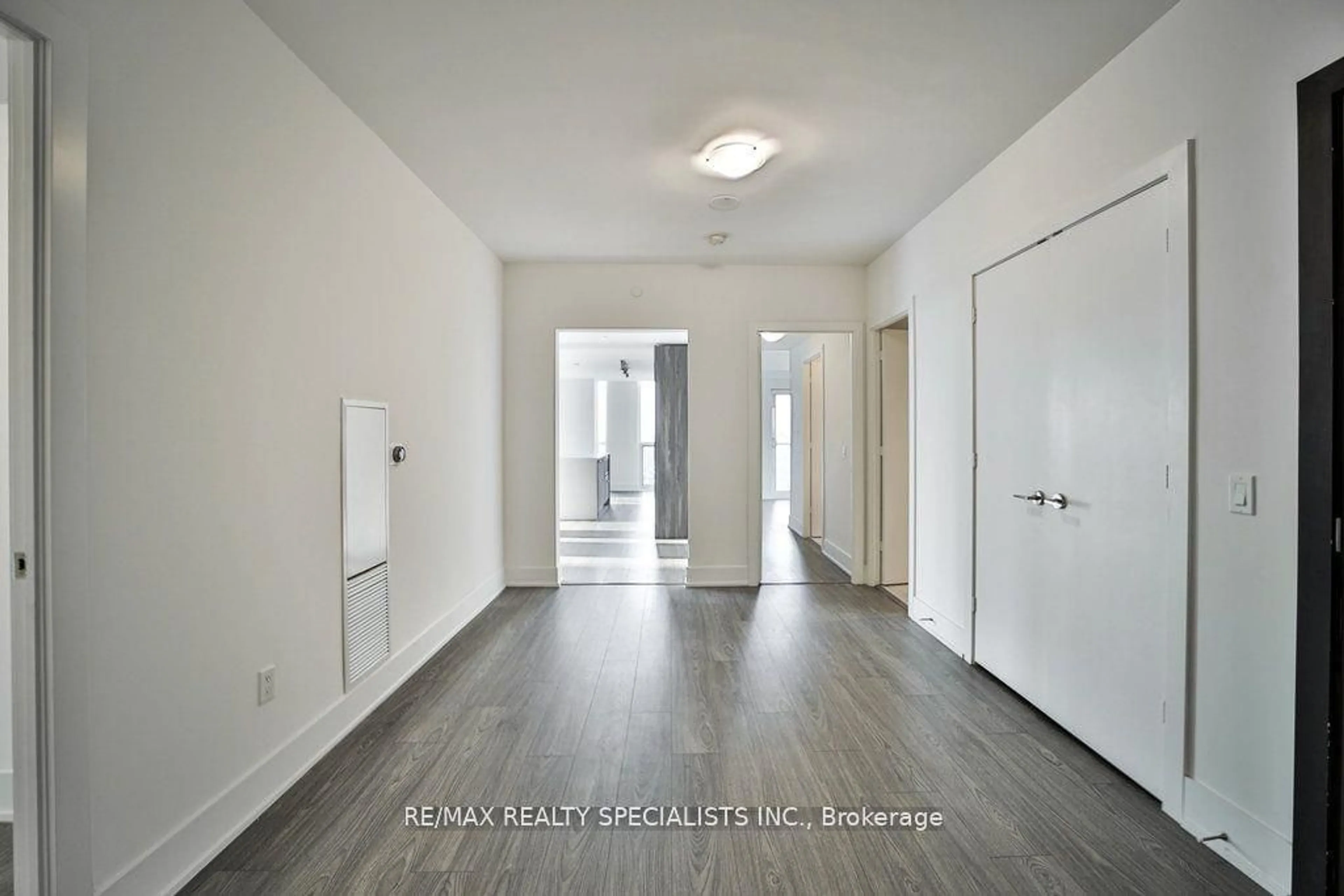 Indoor entryway, wood floors for 1 Yorkville Ave #5102, Toronto Ontario M4W 1L1