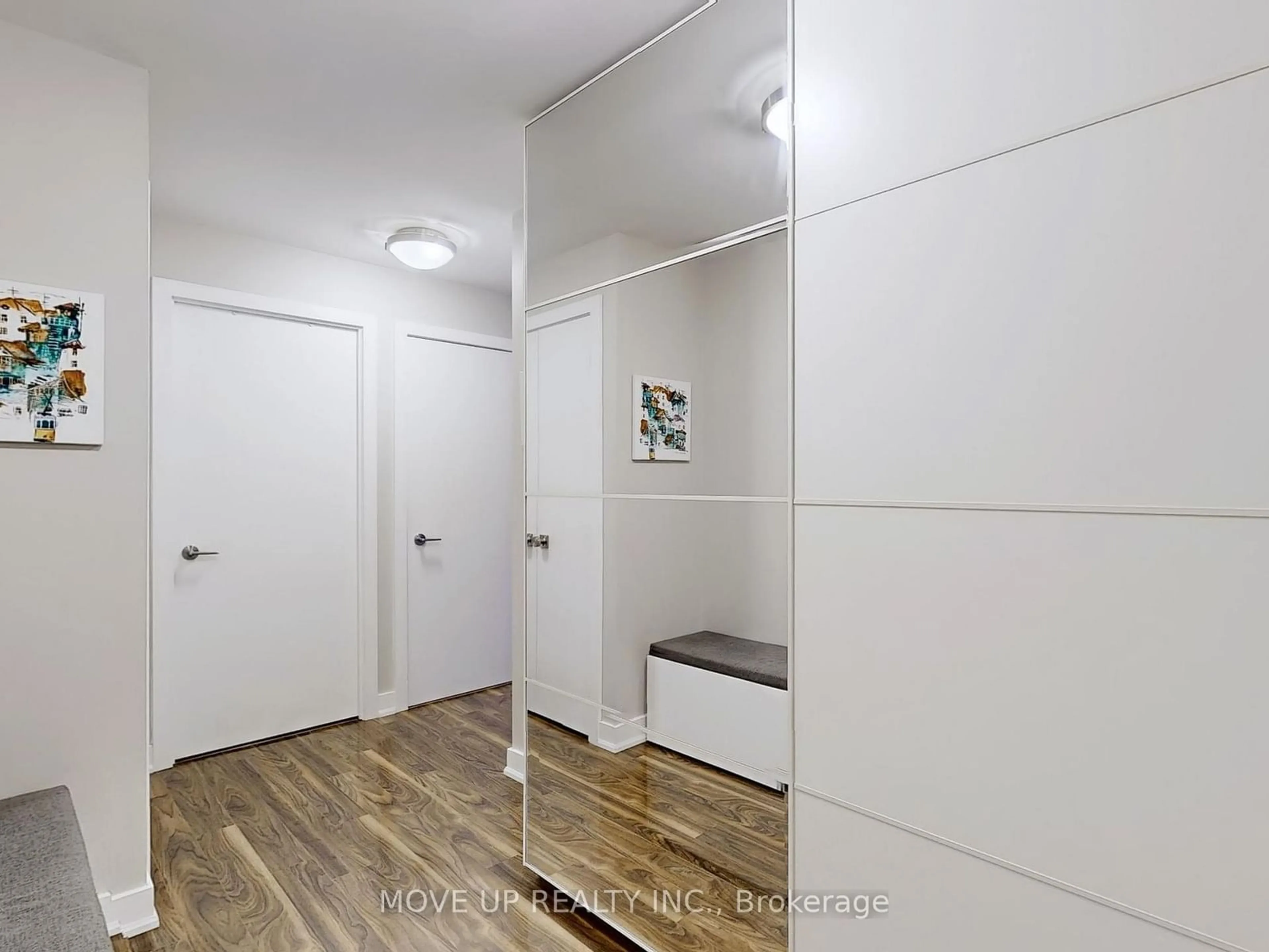 Indoor entryway, wood floors for 438 King St #1406, Toronto Ontario M5V 3T9