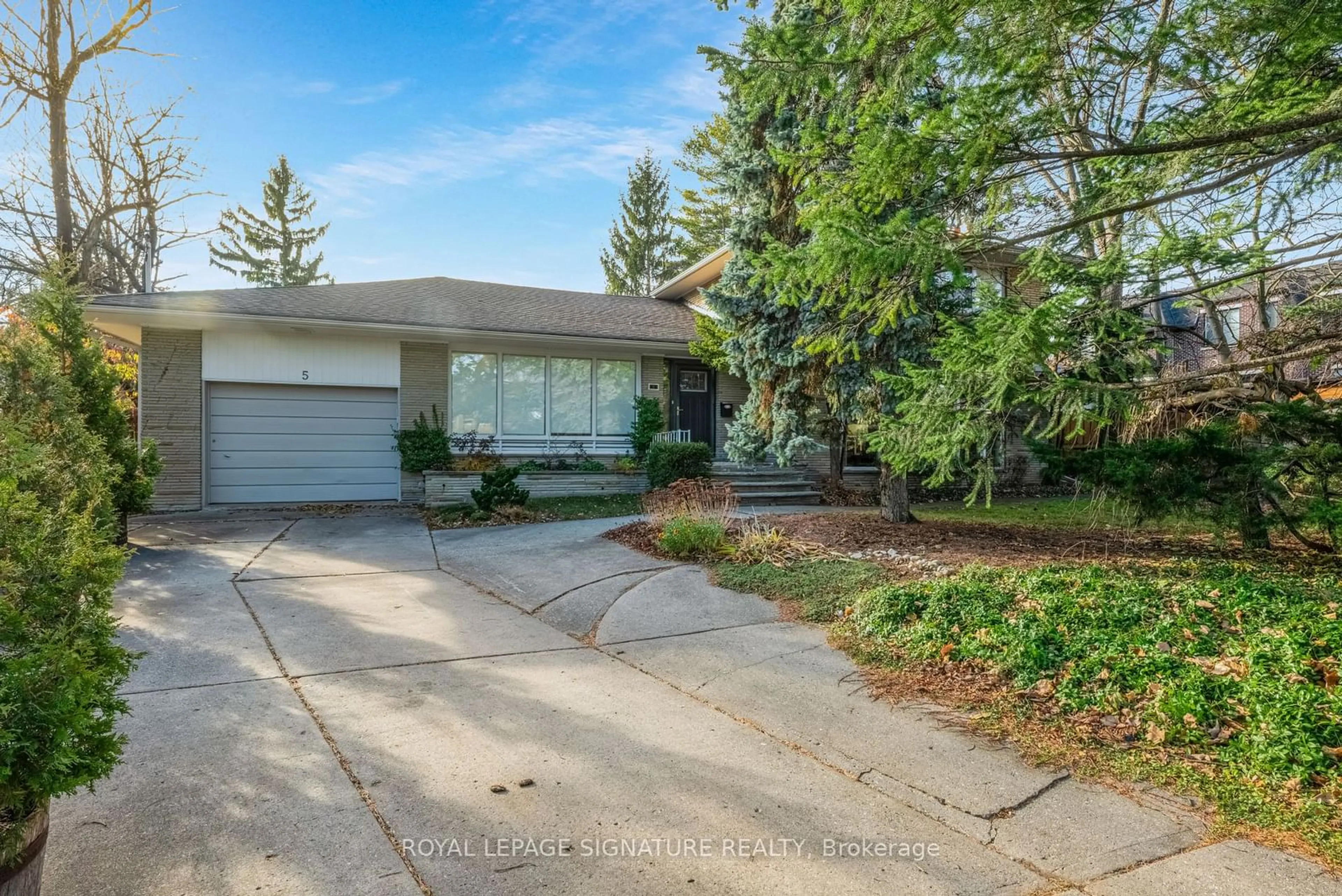 Frontside or backside of a home, the street view for 5 Morewood Cres, Toronto Ontario M2K 1L8