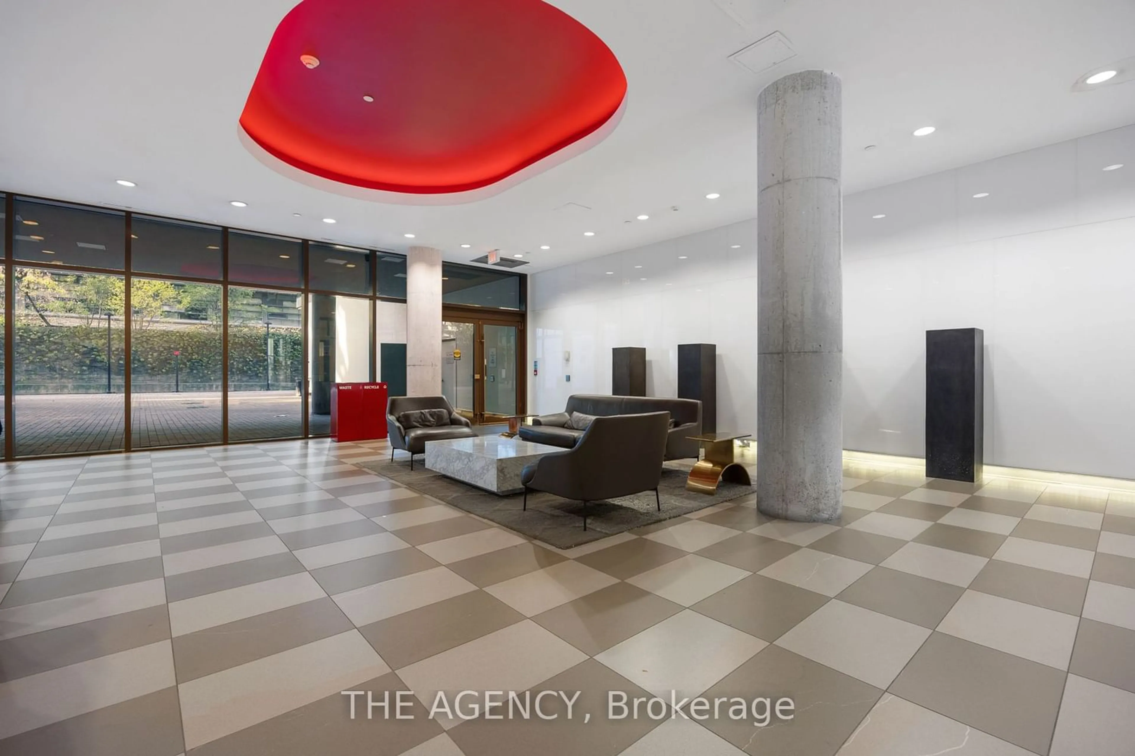 Indoor lobby for 560 King St #1011, Toronto Ontario M5V 0L6