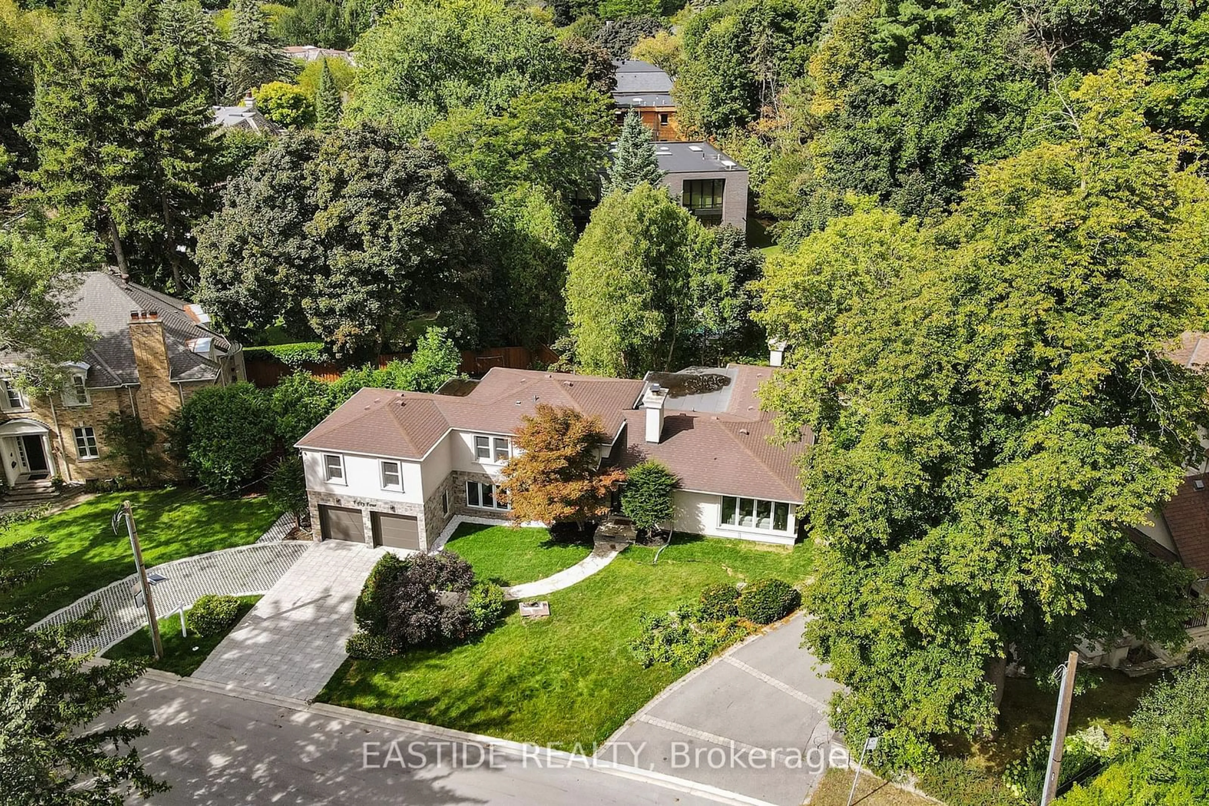 Frontside or backside of a home, the street view for 54 Plymbridge Rd, Toronto Ontario M2P 1A3