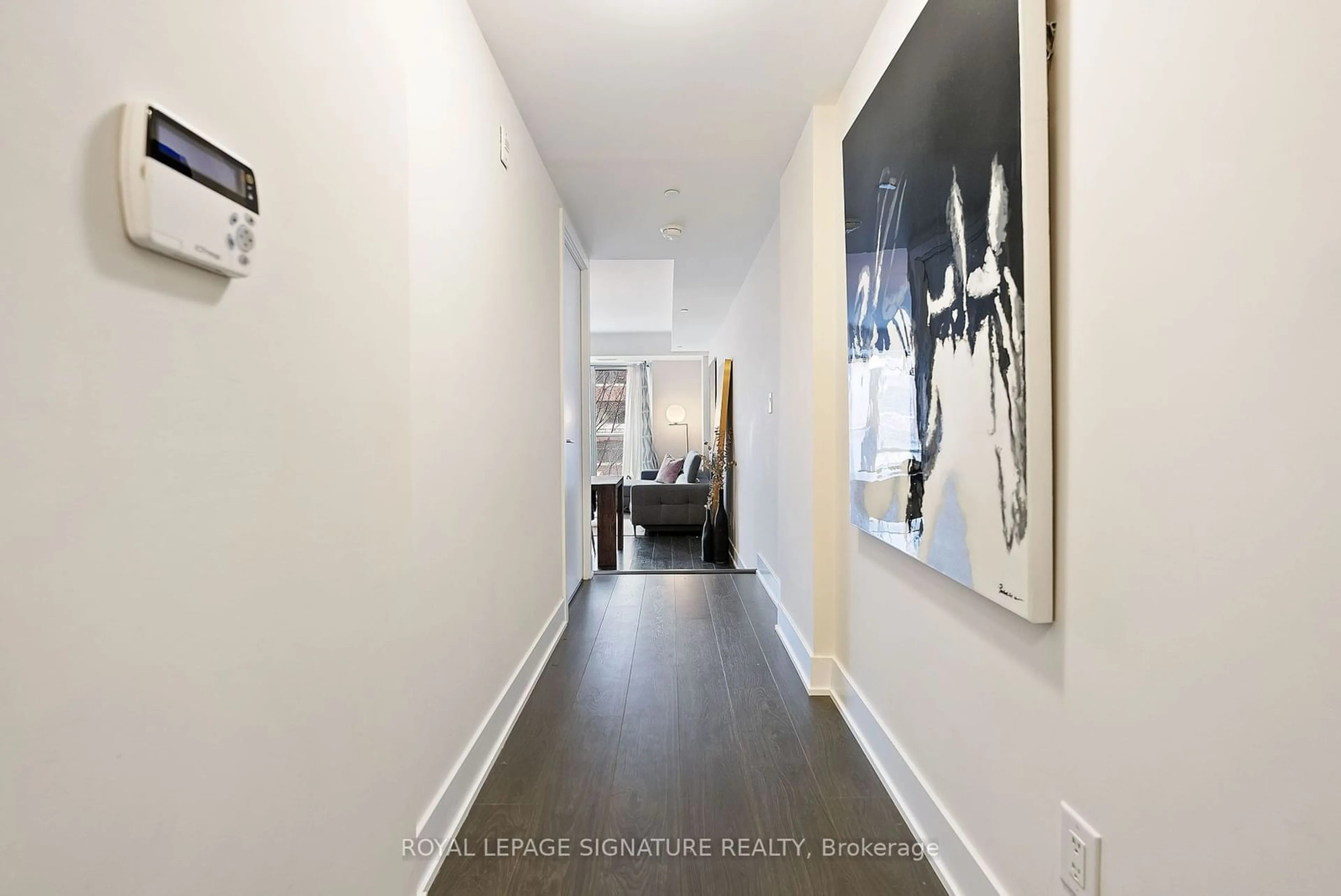 Indoor entryway, wood floors for 508 Wellington St #204, Toronto Ontario M5V 0K8