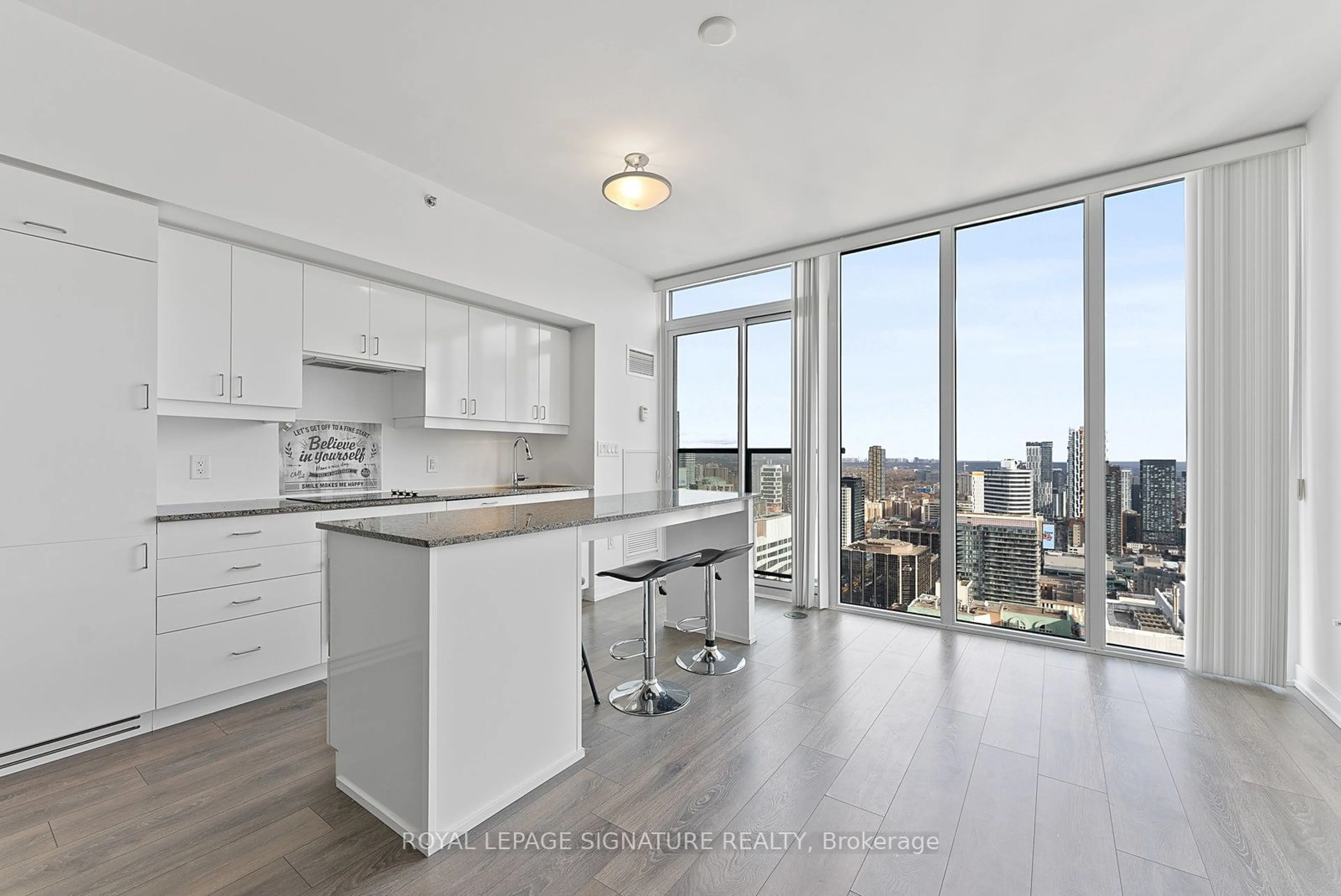 Open concept kitchen for 426 University Ave #P309, Toronto Ontario M5G 1S9