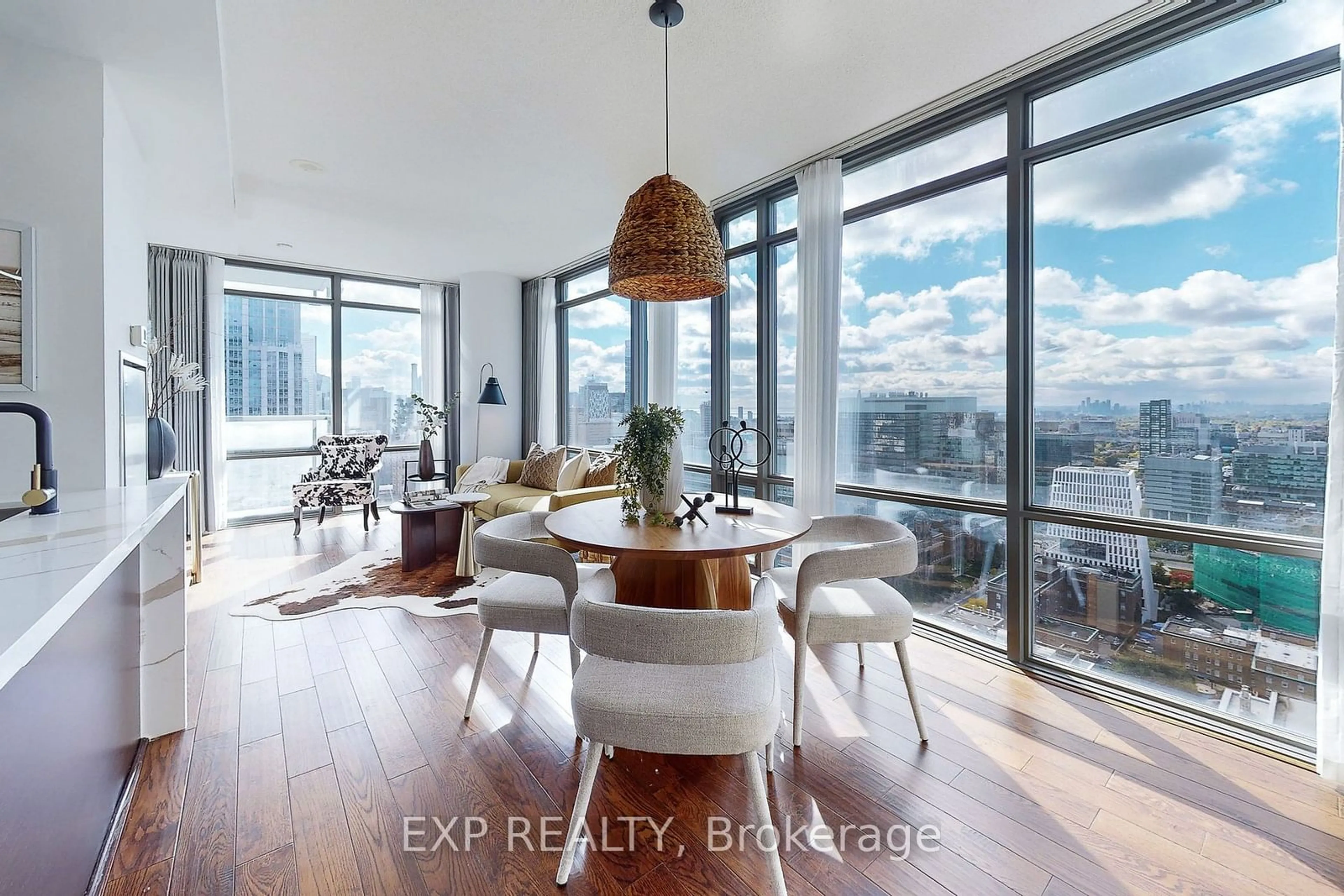 Dining room, wood floors for 38 Grenville St #3203, Toronto Ontario M4Y 1A5