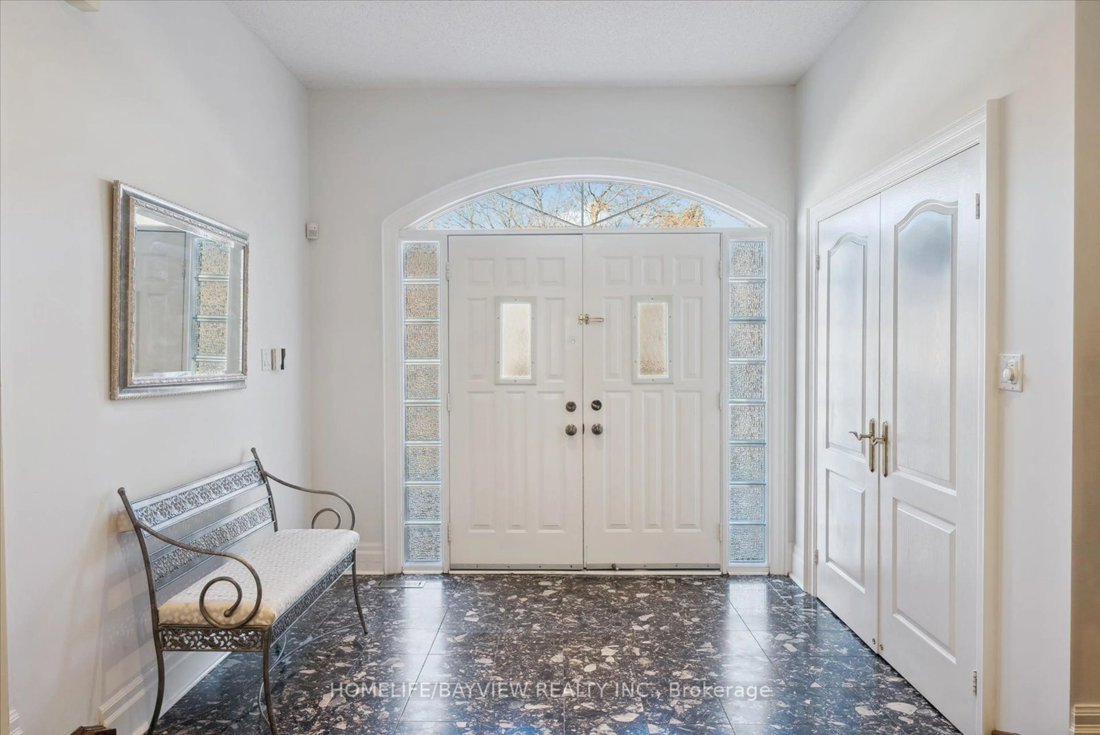 Indoor entryway, ceramic floors for 15 Ambassador Pl, Toronto Ontario M3H 5Z9