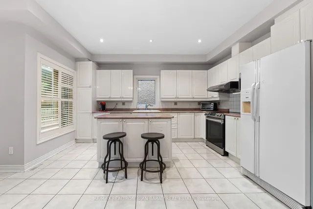 Additional property image - 3022 Bayview Ave
