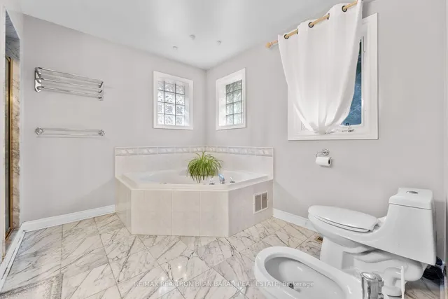 Additional property image - 3022 Bayview Ave