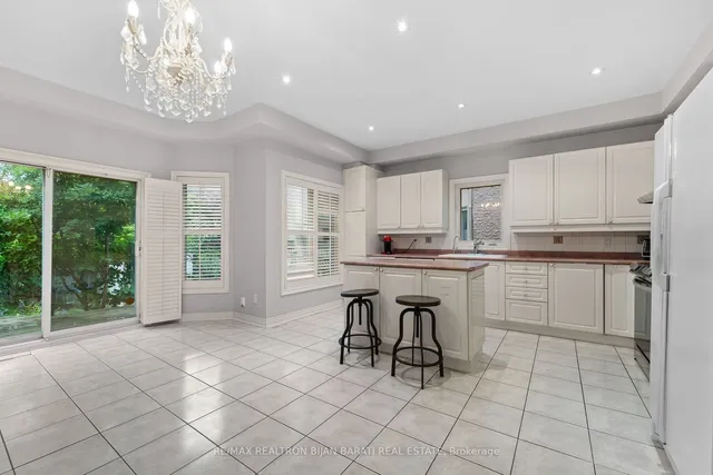 Additional property image - 3022 Bayview Ave