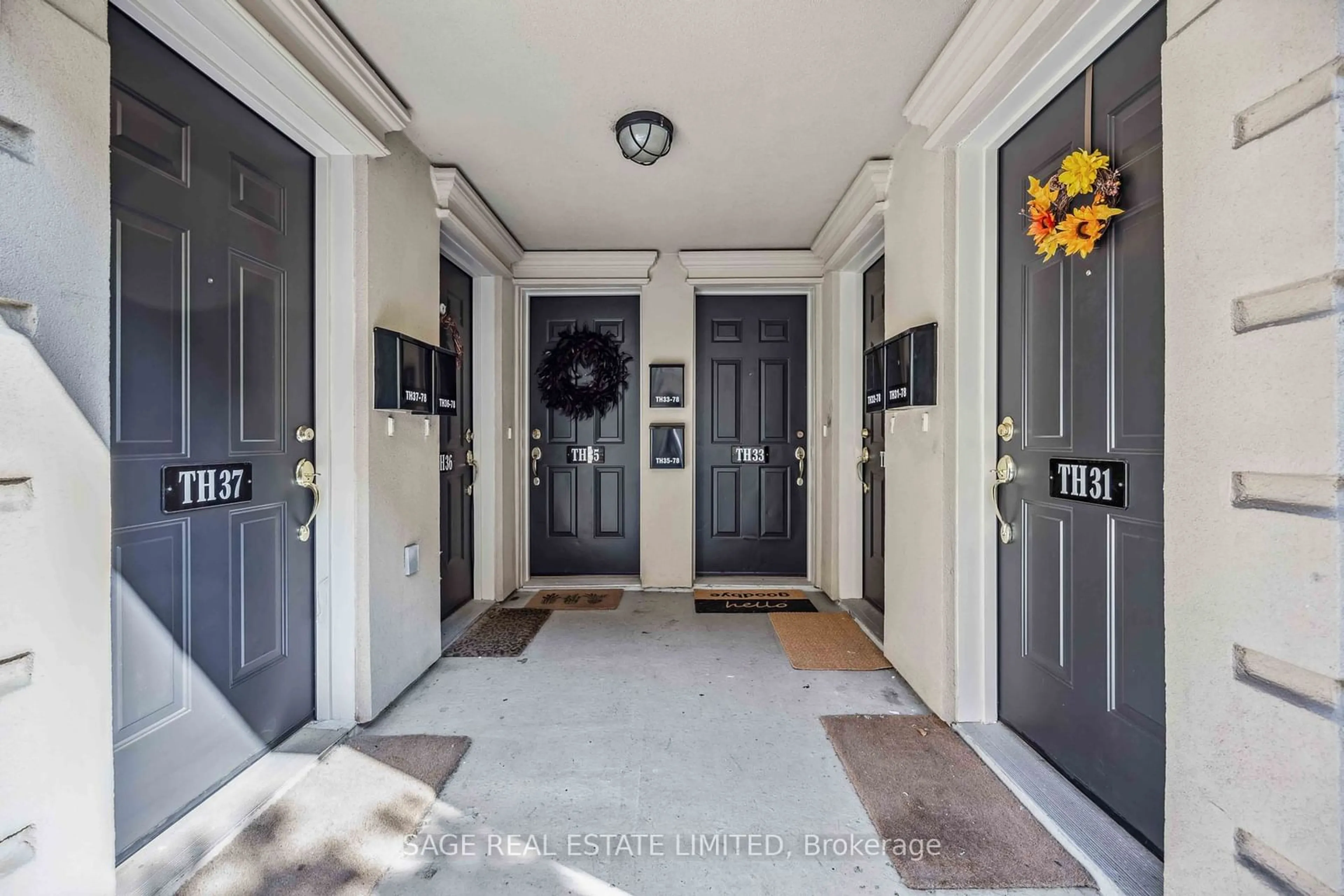 Indoor foyer, wood floors for 78 Carr St #TH32, Toronto Ontario M5T 1B7