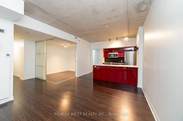 Additional property image - 375 King St Unit 807