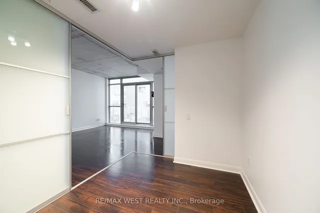 Additional property image - 375 King St Unit 807