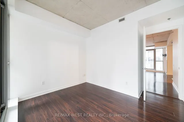 Additional property image - 375 King St Unit 807