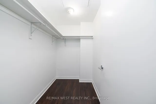 Additional property image - 375 King St Unit 807