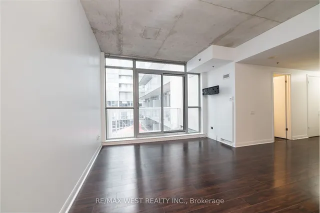 Additional property image - 375 King St Unit 807