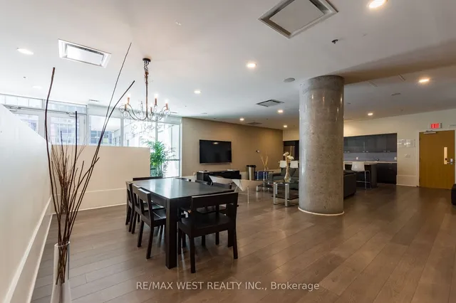 Additional property image - 375 King St Unit 807