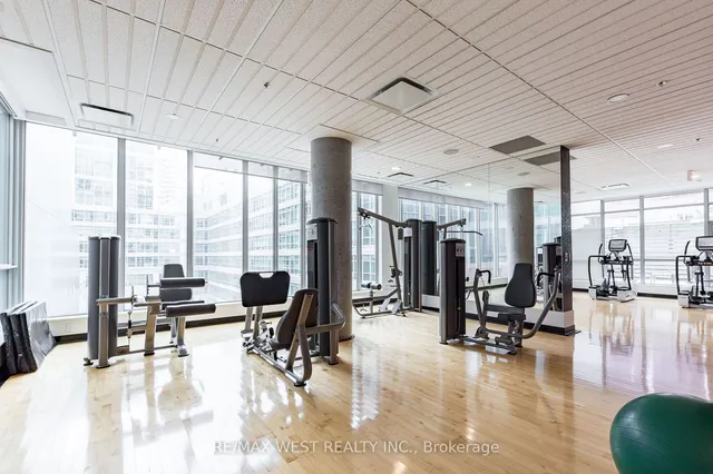 Additional property image - 375 King St Unit 807