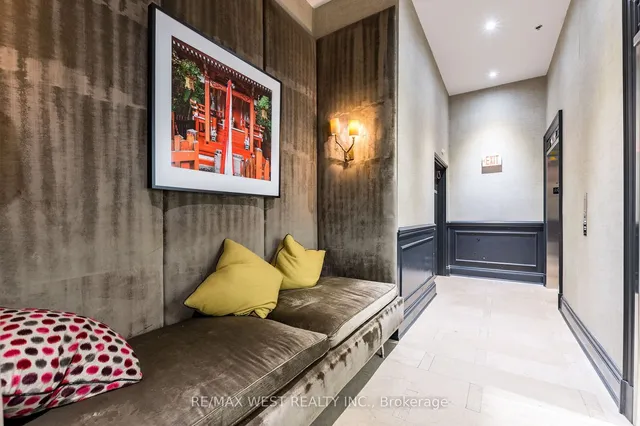 Additional property image - 375 King St Unit 807