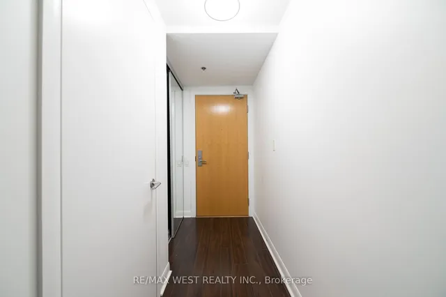 Additional property image - 375 King St Unit 807