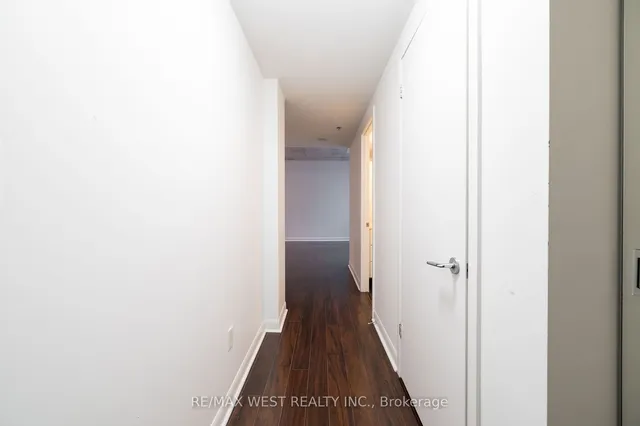 Additional property image - 375 King St Unit 807