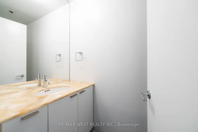 Additional property image - 375 King St Unit 807