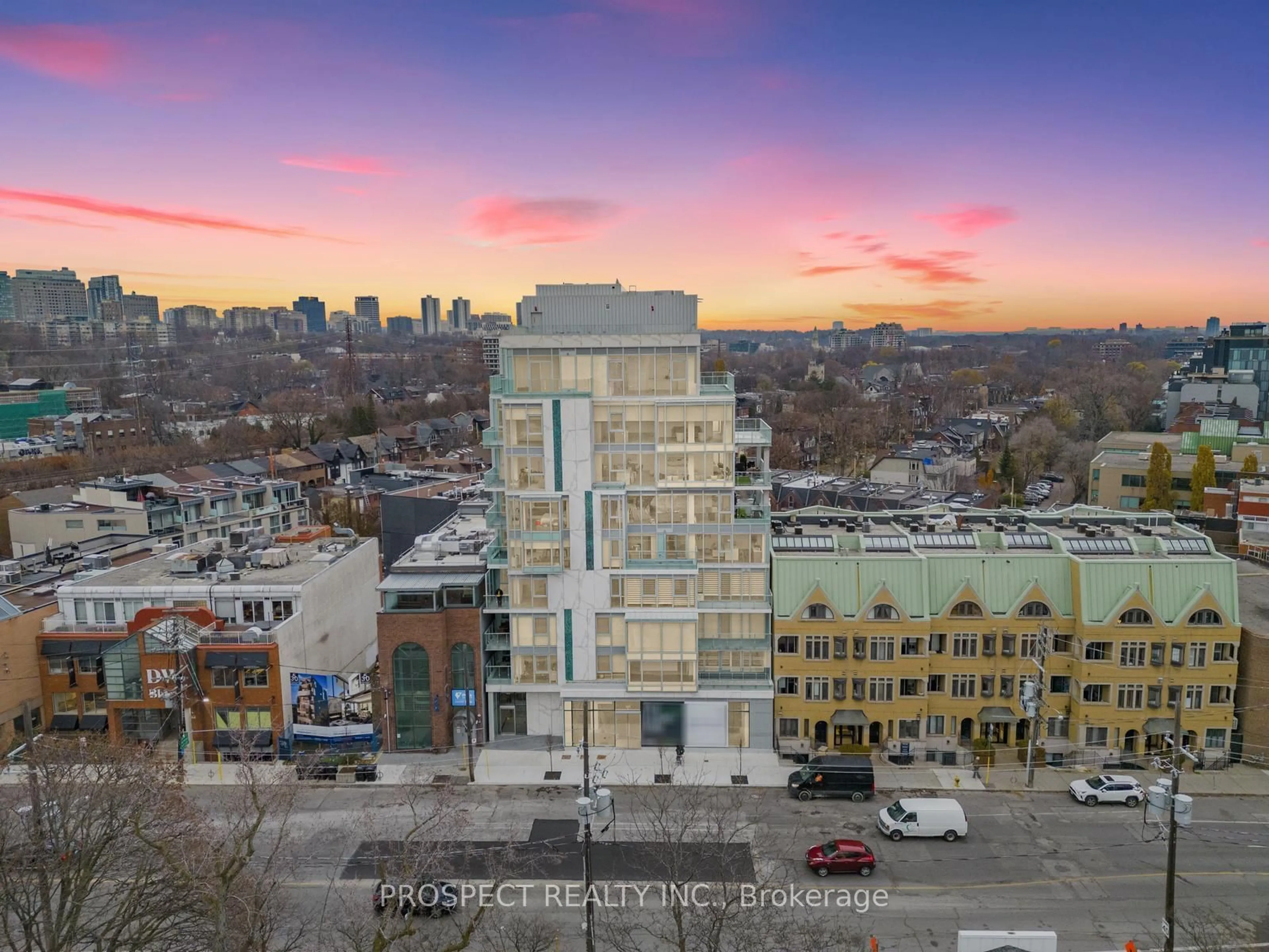 A pic from exterior of the house or condo, the view of city buildings for 346 Davenport Rd #403, Toronto Ontario M5R 1K6