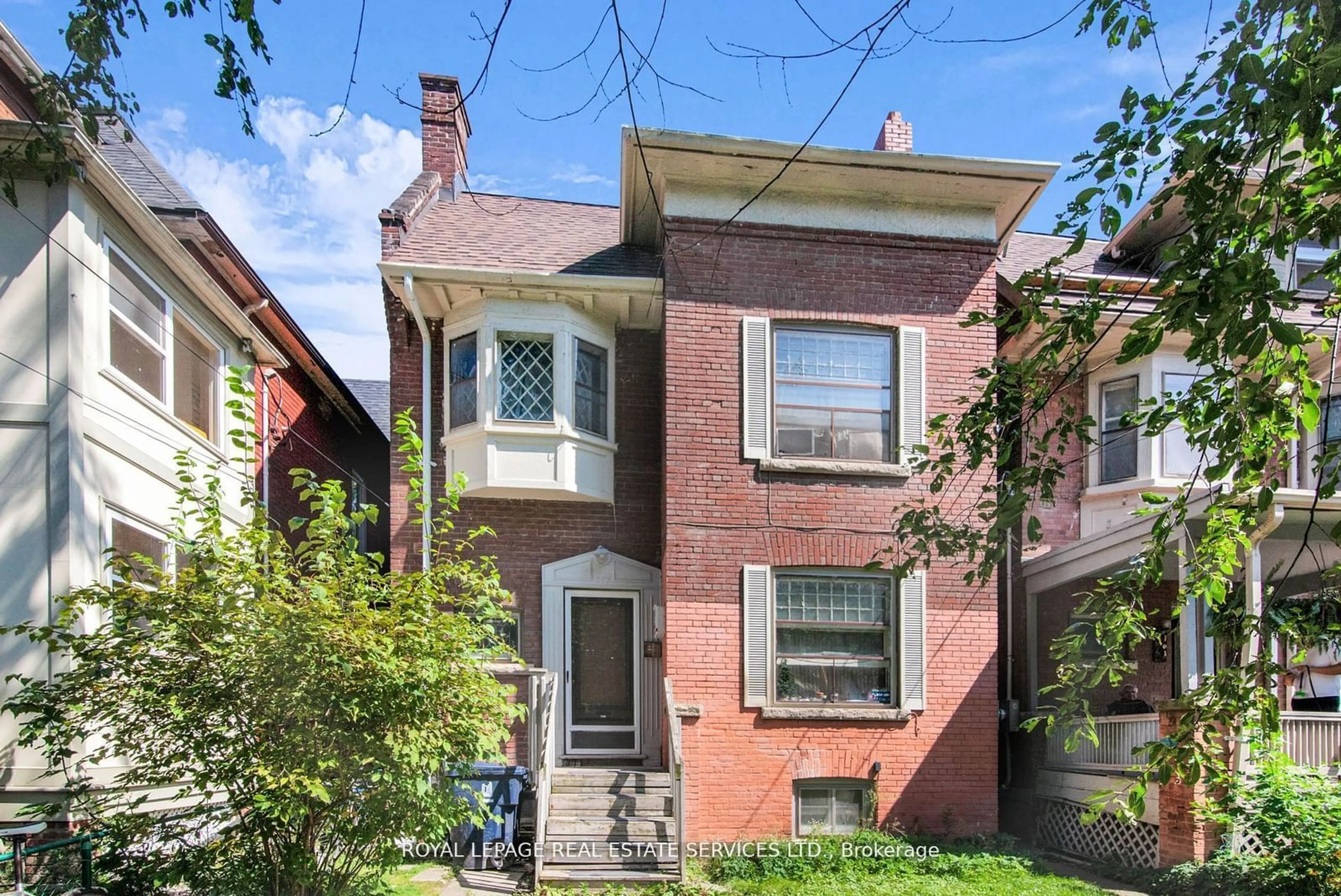 Home with brick exterior material for 577 Huron St, Toronto Ontario M5R 2R6