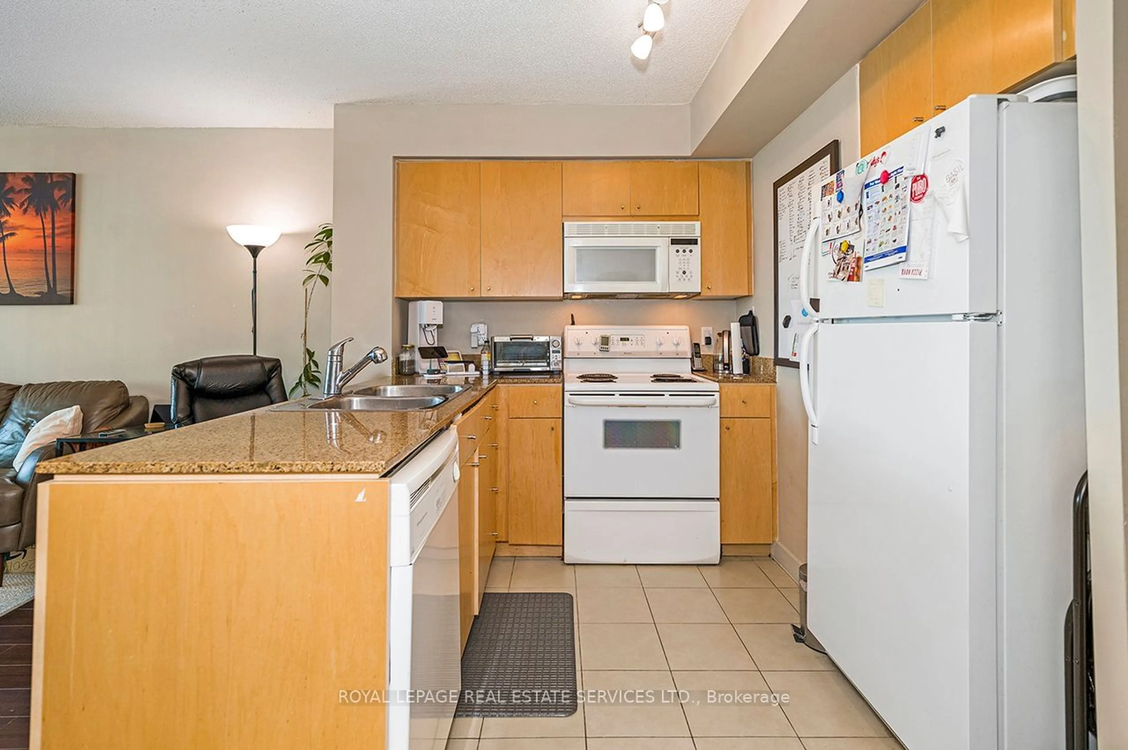 Standard kitchen for 373 Front St #2601, Toronto Ontario M5V 3R7