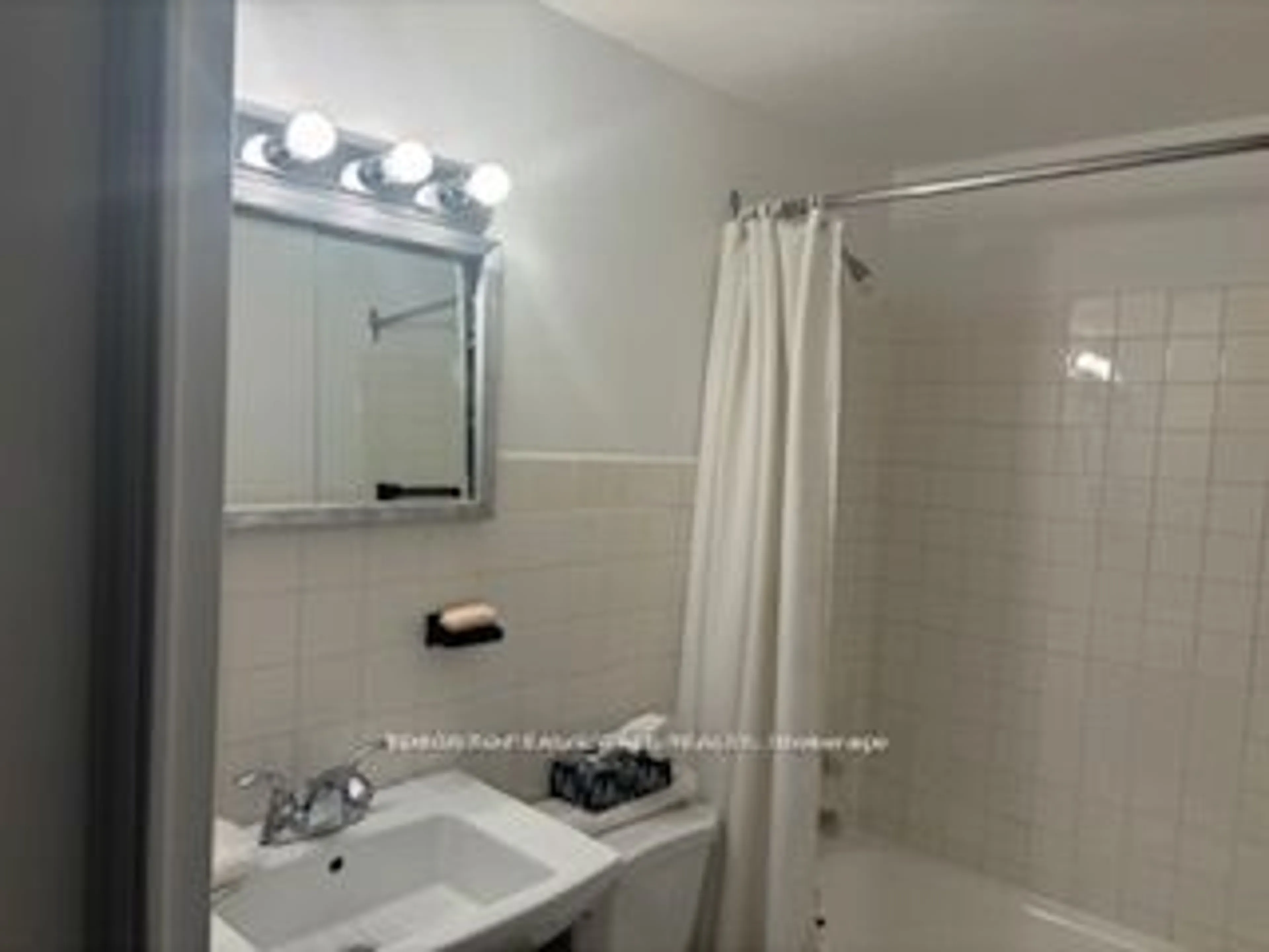 Standard bathroom for 580 Chrsitie St #306, Toronto Ontario M6G 3E3