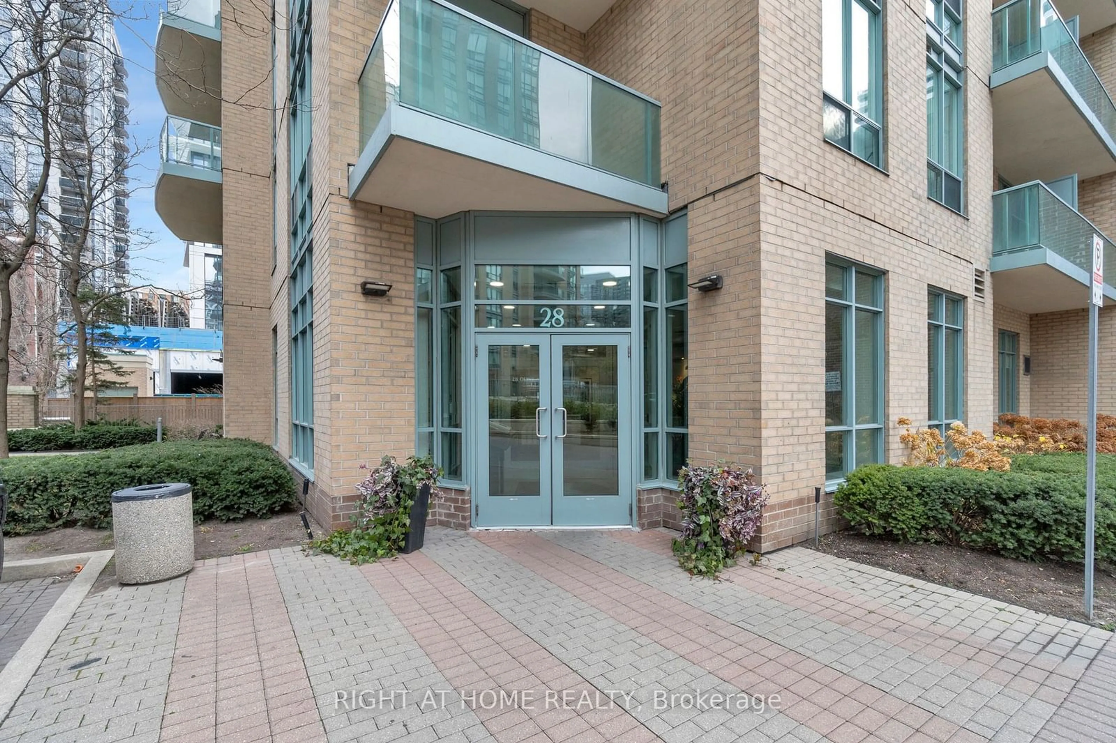 A pic from exterior of the house or condo, the front or back of building for 28 Olive Ave #1505, Toronto Ontario M2N 7E6