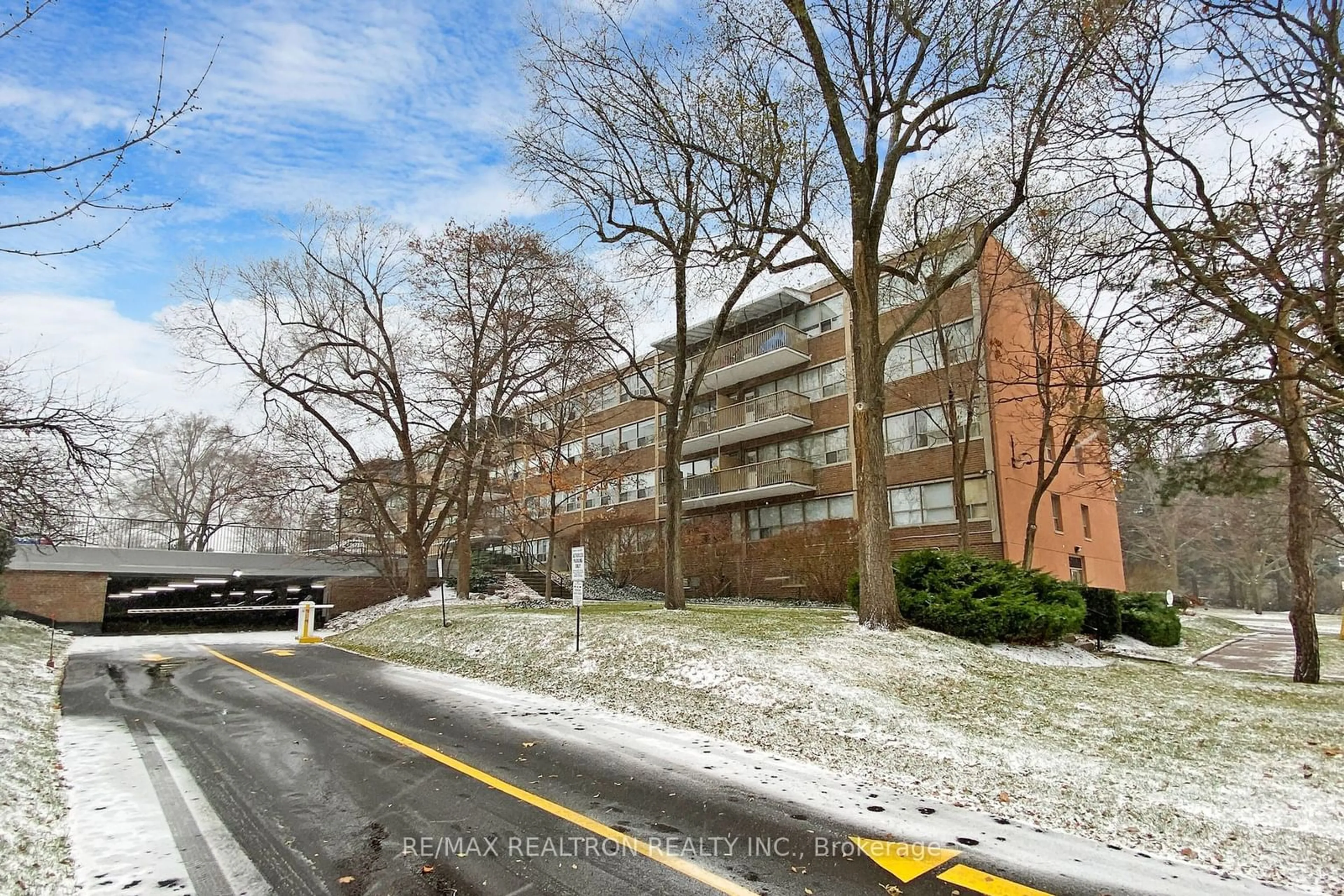 A pic from exterior of the house or condo, the street view for 160 The Donway #207, Toronto Ontario M3C 2G1