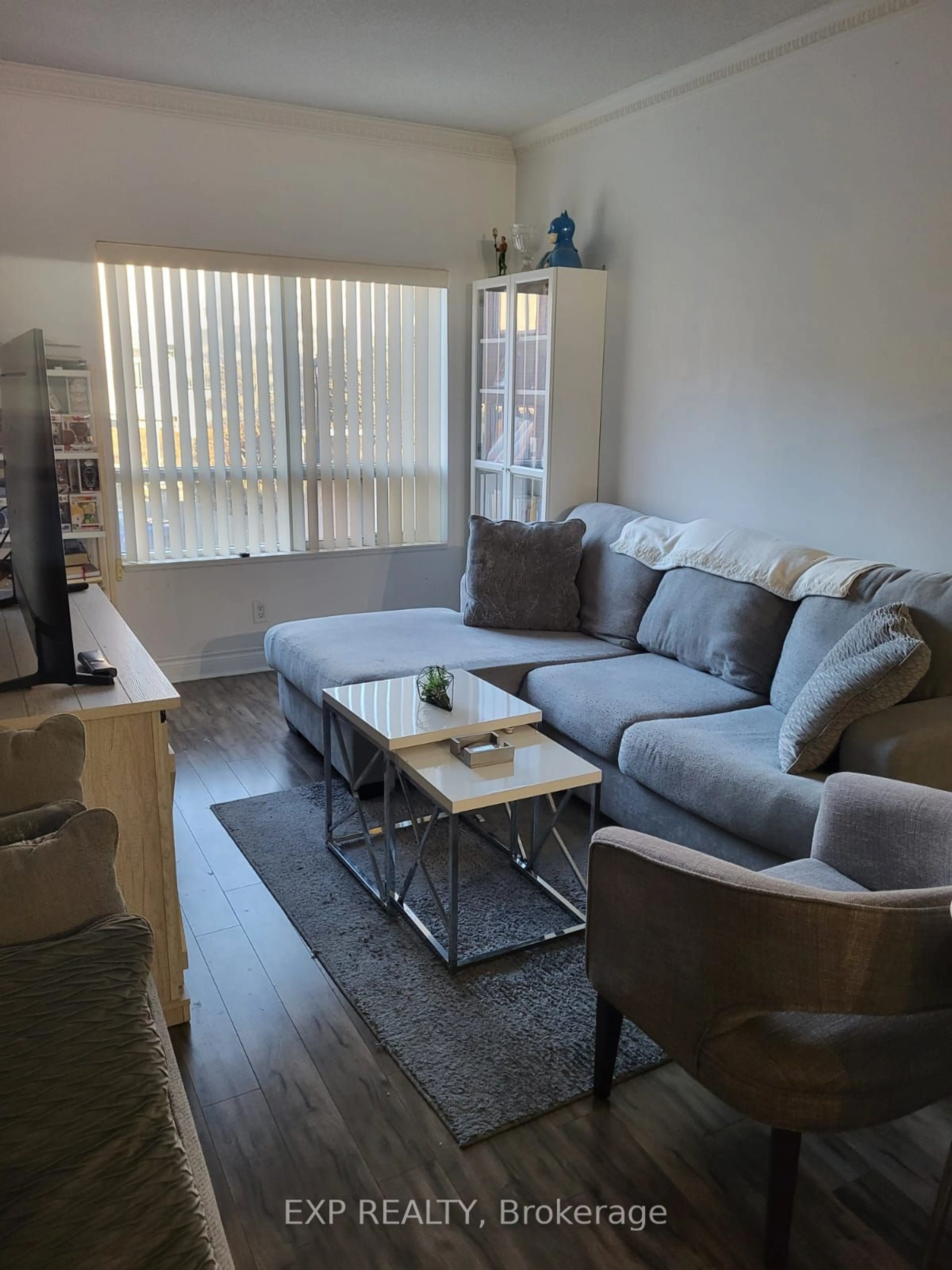 Living room, wood floors for 1 Clairtrell Rd #201, Toronto Ontario M2N 7H5