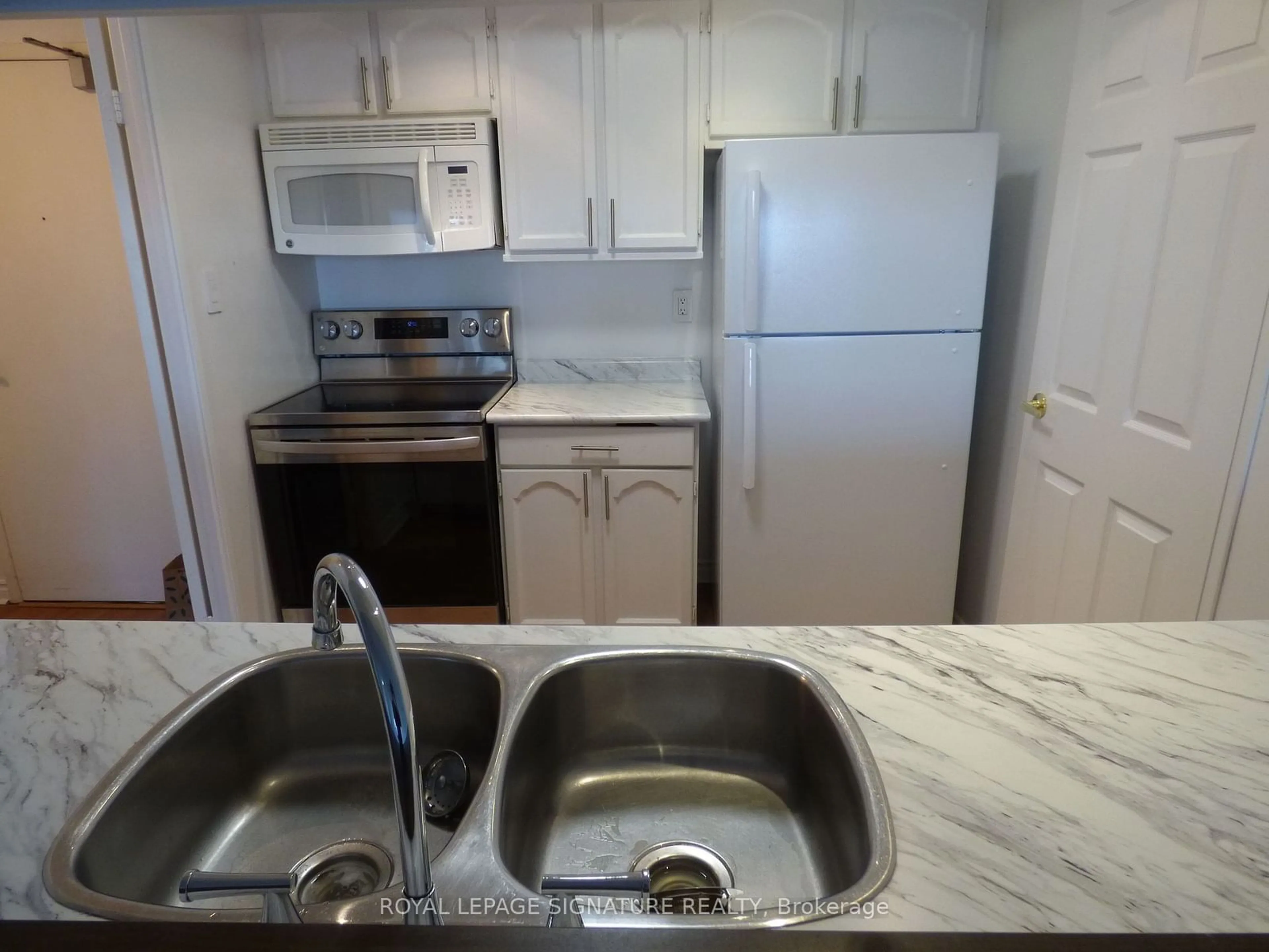 Standard kitchen, unknown floor for 1555 Finch Ave #2002, Toronto Ontario M2J 4X9