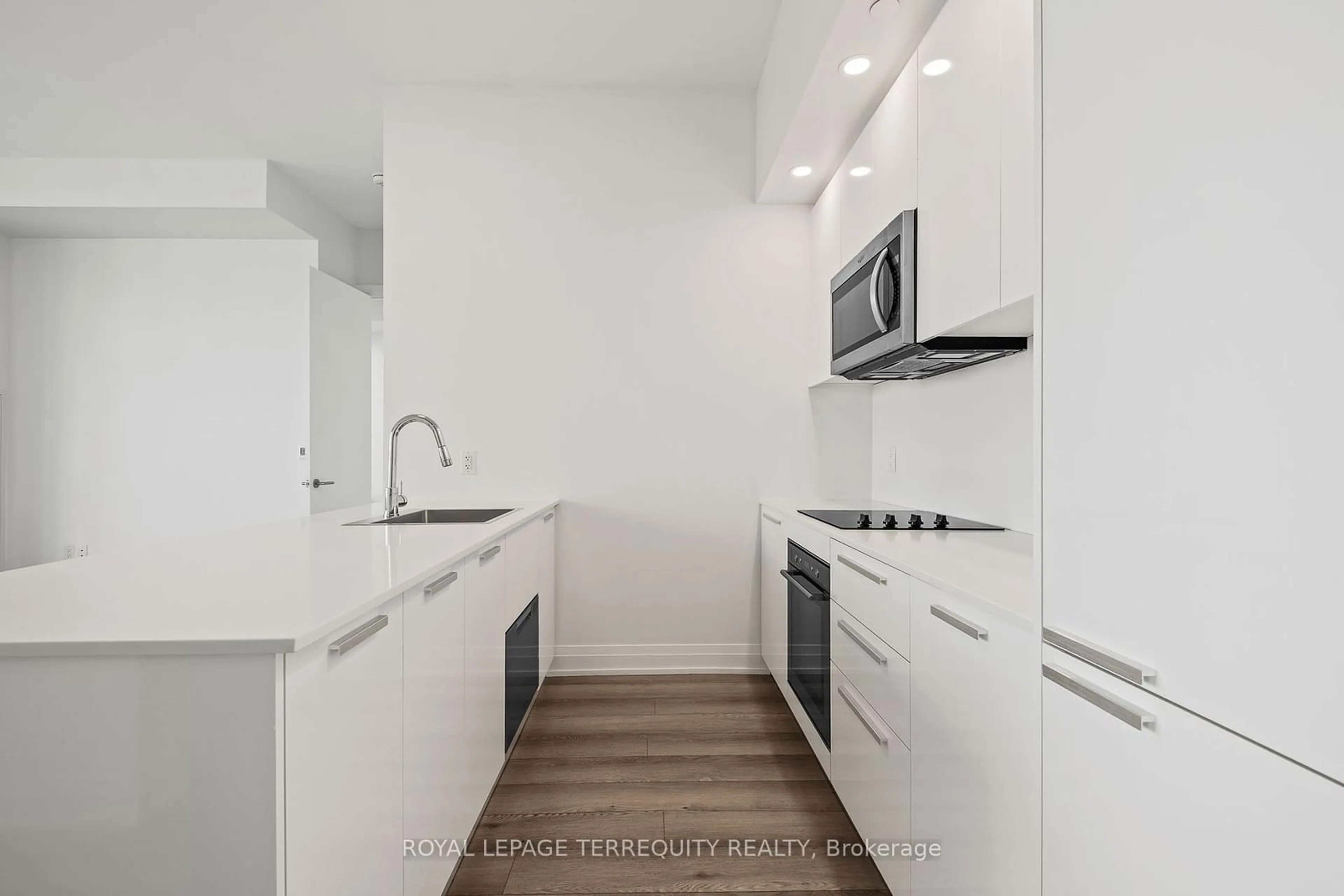 Standard kitchen, wood floors for 75 Canterbury Pl #Ph108, Toronto Ontario M2N 0L2