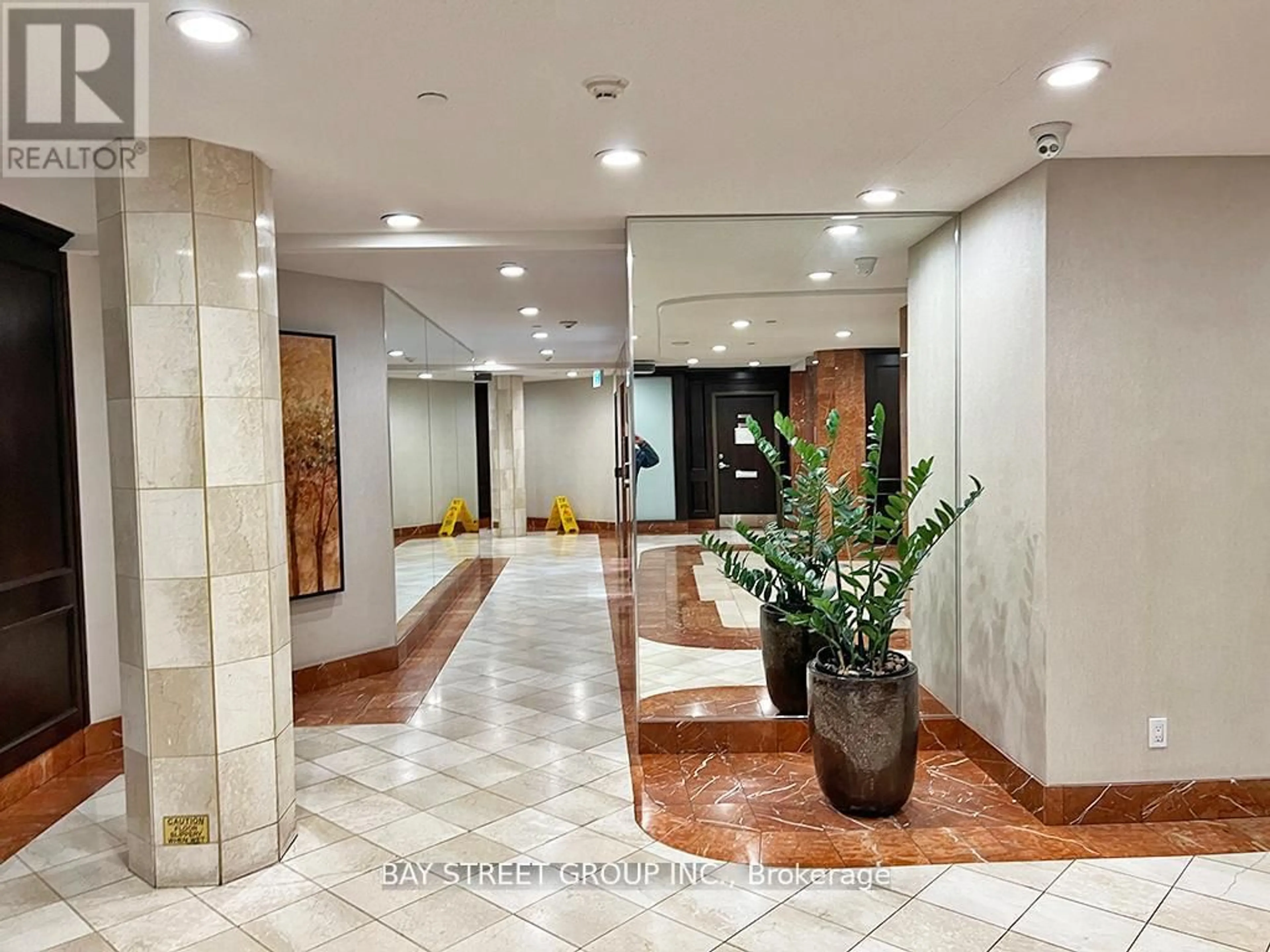 Indoor lobby, ceramic floors for 1101 Steeles Ave #PH209, Toronto Ontario M2R 3W5