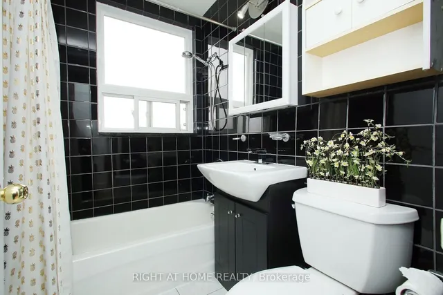Additional property image - 59 Neptune Dr Unit 301