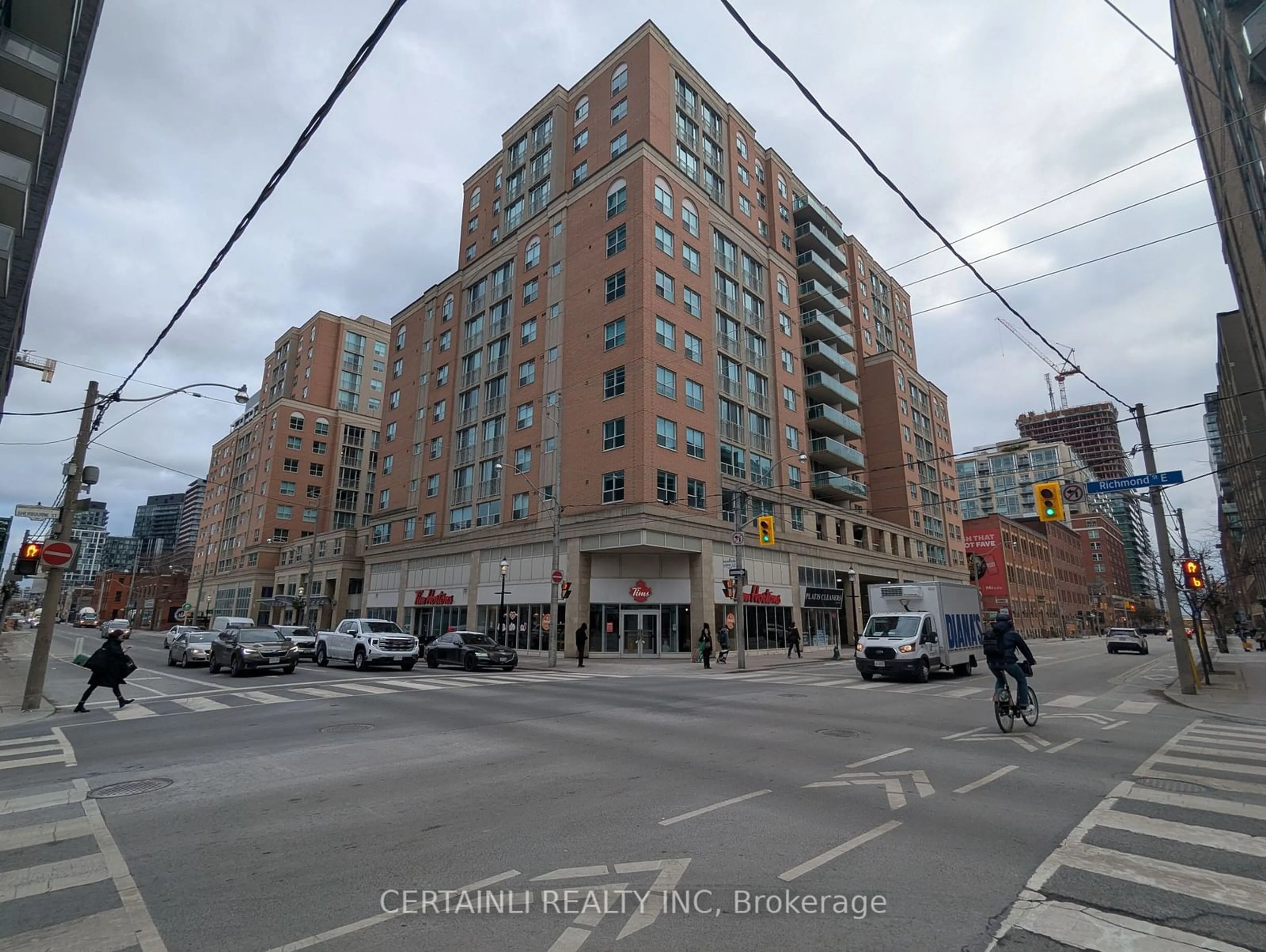 A pic from exterior of the house or condo, the street view for 313 Richmond St #662, Toronto Ontario M5A 4S7