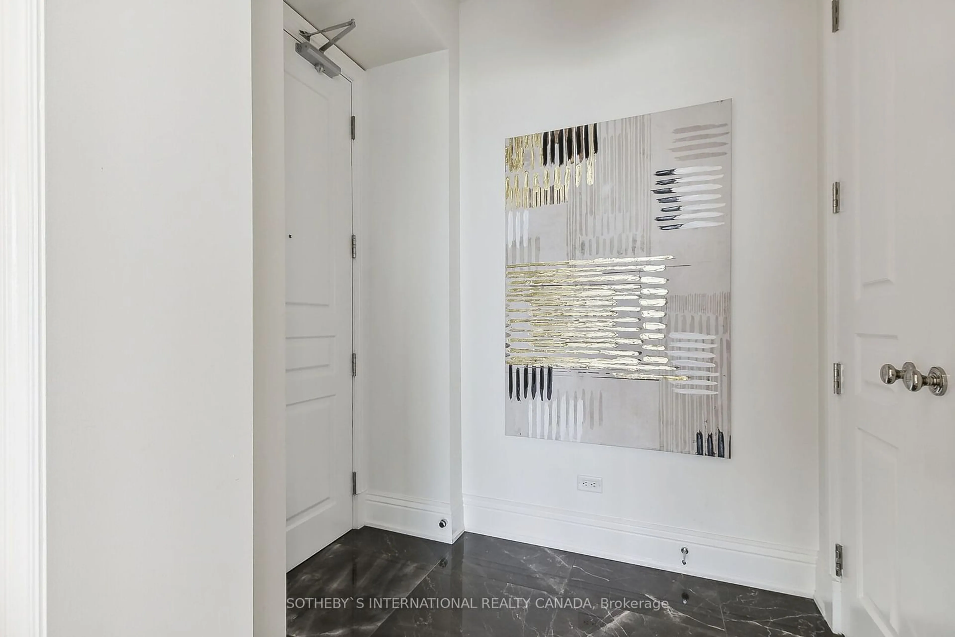 Indoor entryway, ceramic floors for 183 Wellington St #3802, Toronto Ontario M5V 0A1