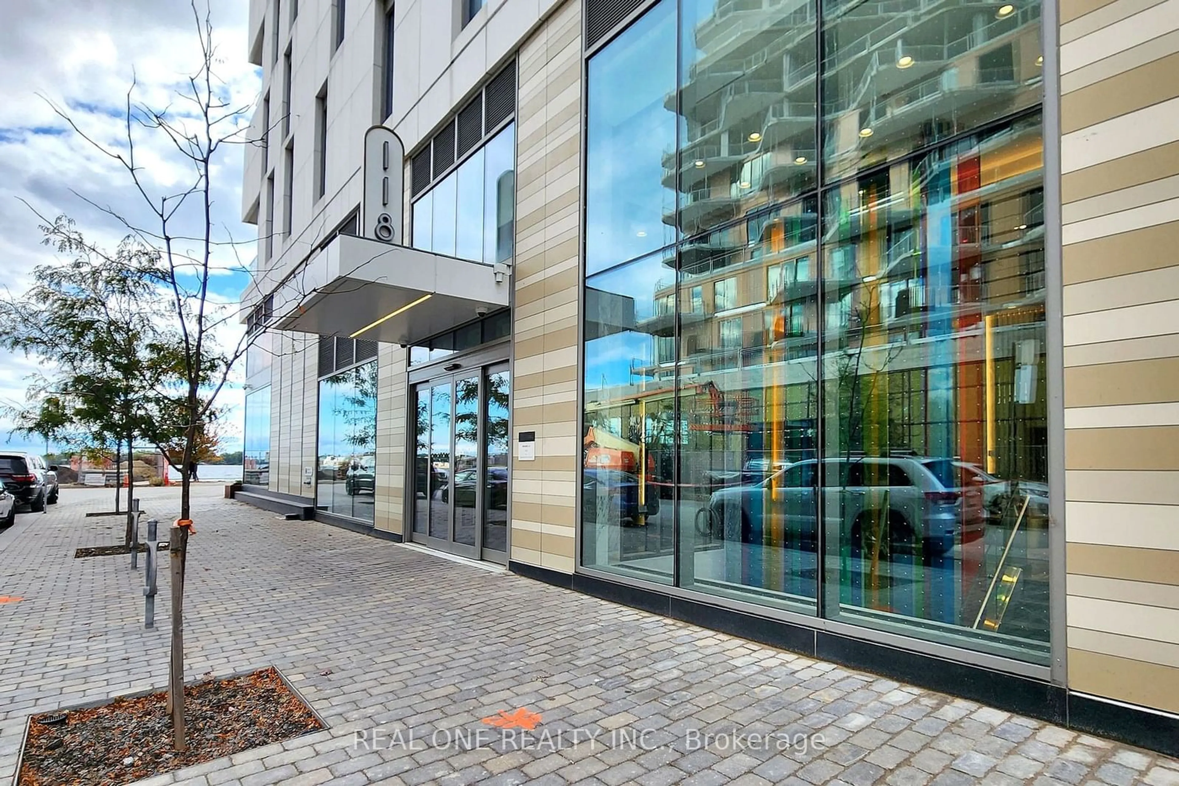 Indoor foyer, ceramic floors for 118 Merchants' Wharf #320, Toronto Ontario M5A 0L3