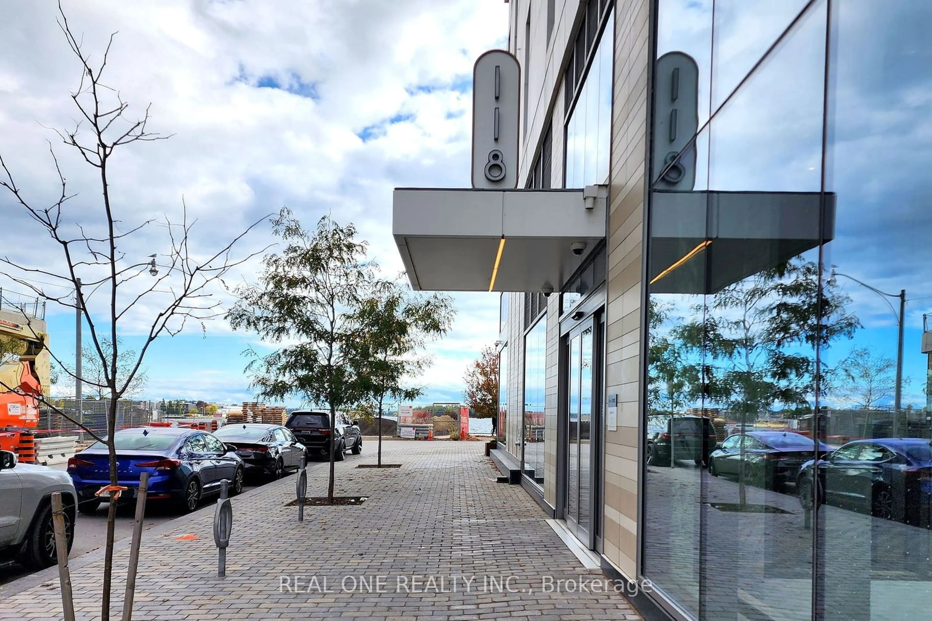 Indoor foyer, ceramic floors for 118 Merchants' Wharf #320, Toronto Ontario M5A 0L3