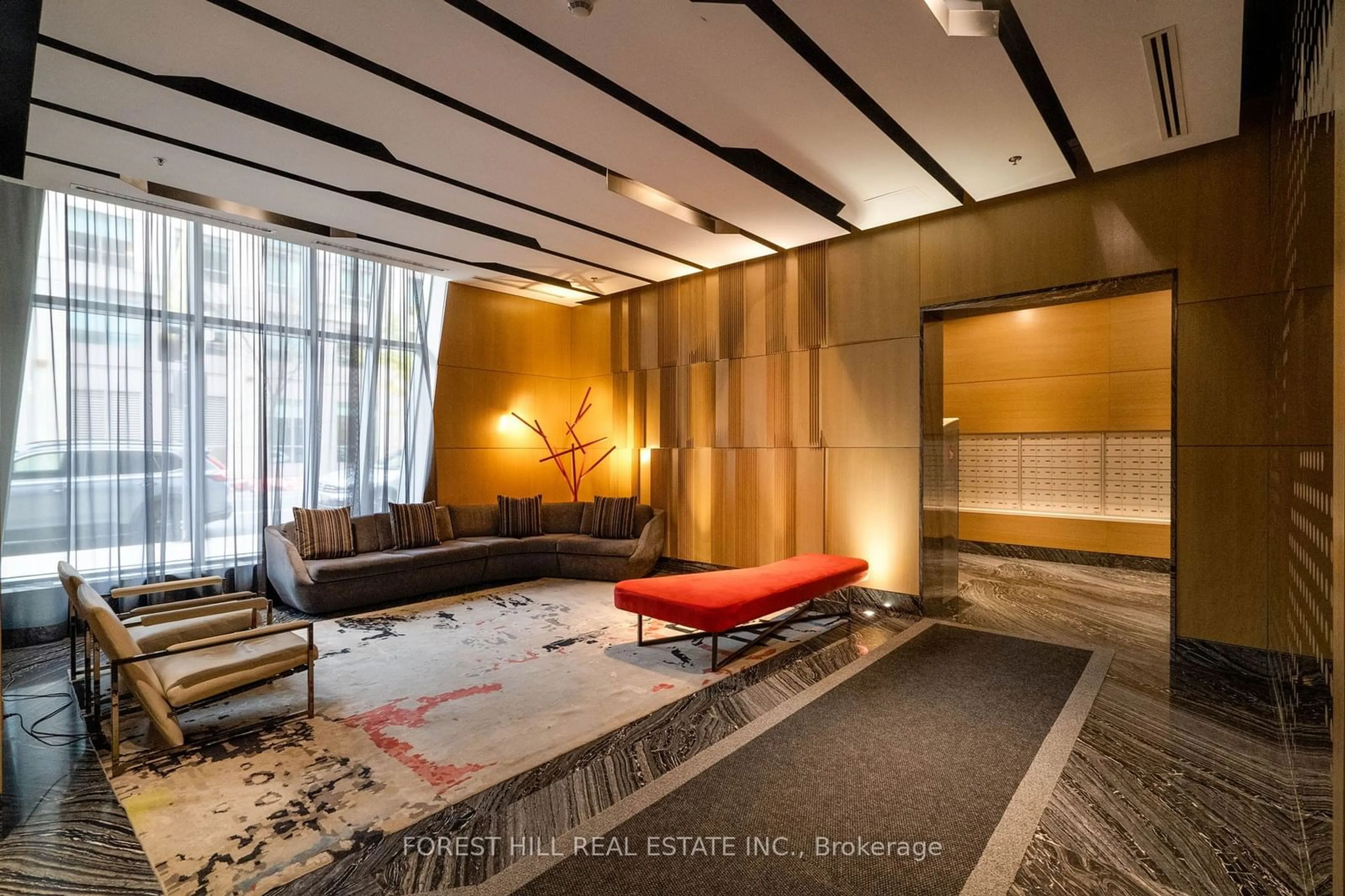 Indoor lobby, carpet floors for 199 Richmond St #318, Toronto Ontario M5V 0H4