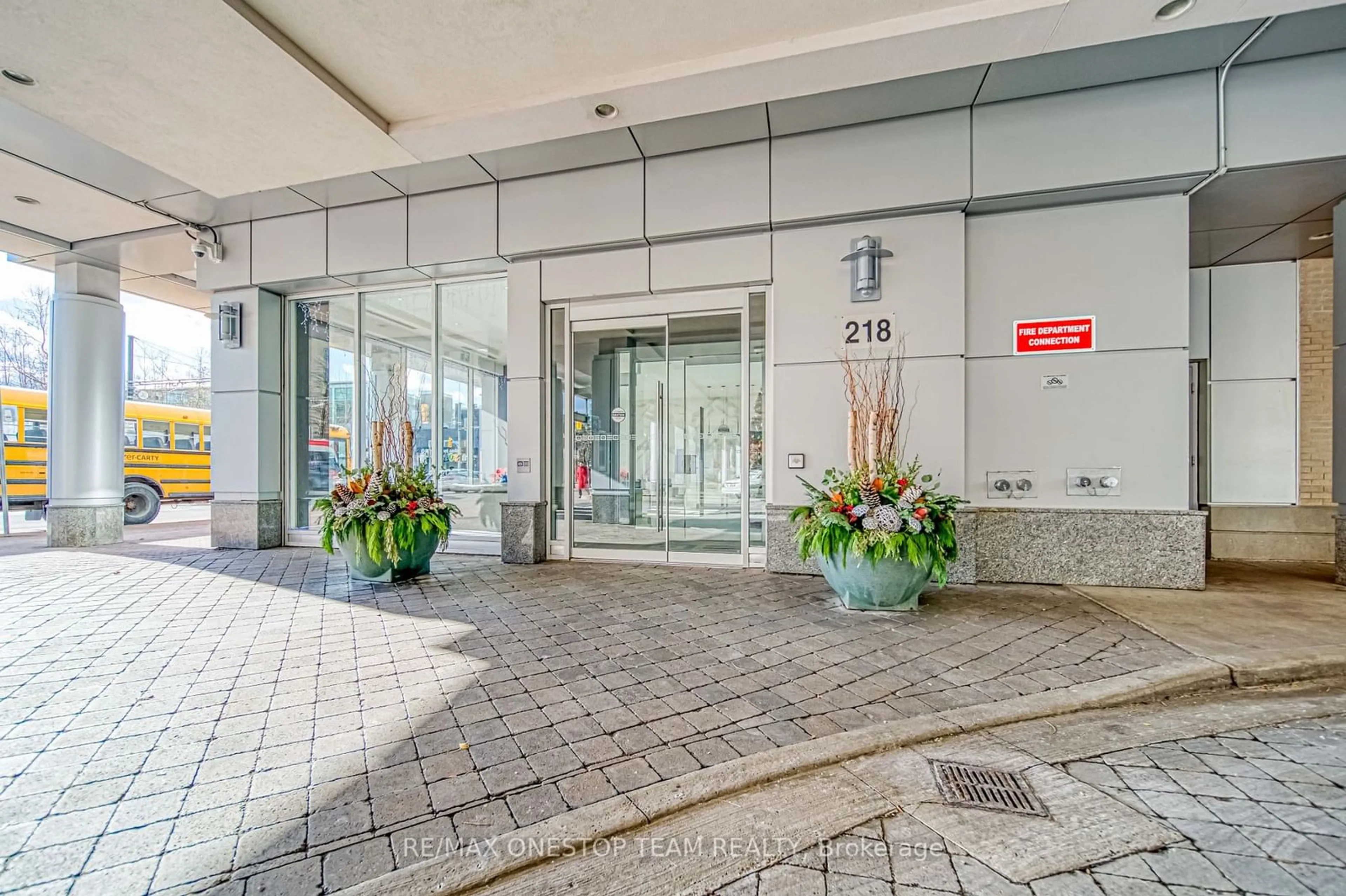 Indoor lobby, unknown floor for 218 Queens Quay #1002, Toronto Ontario M5J 2Y6