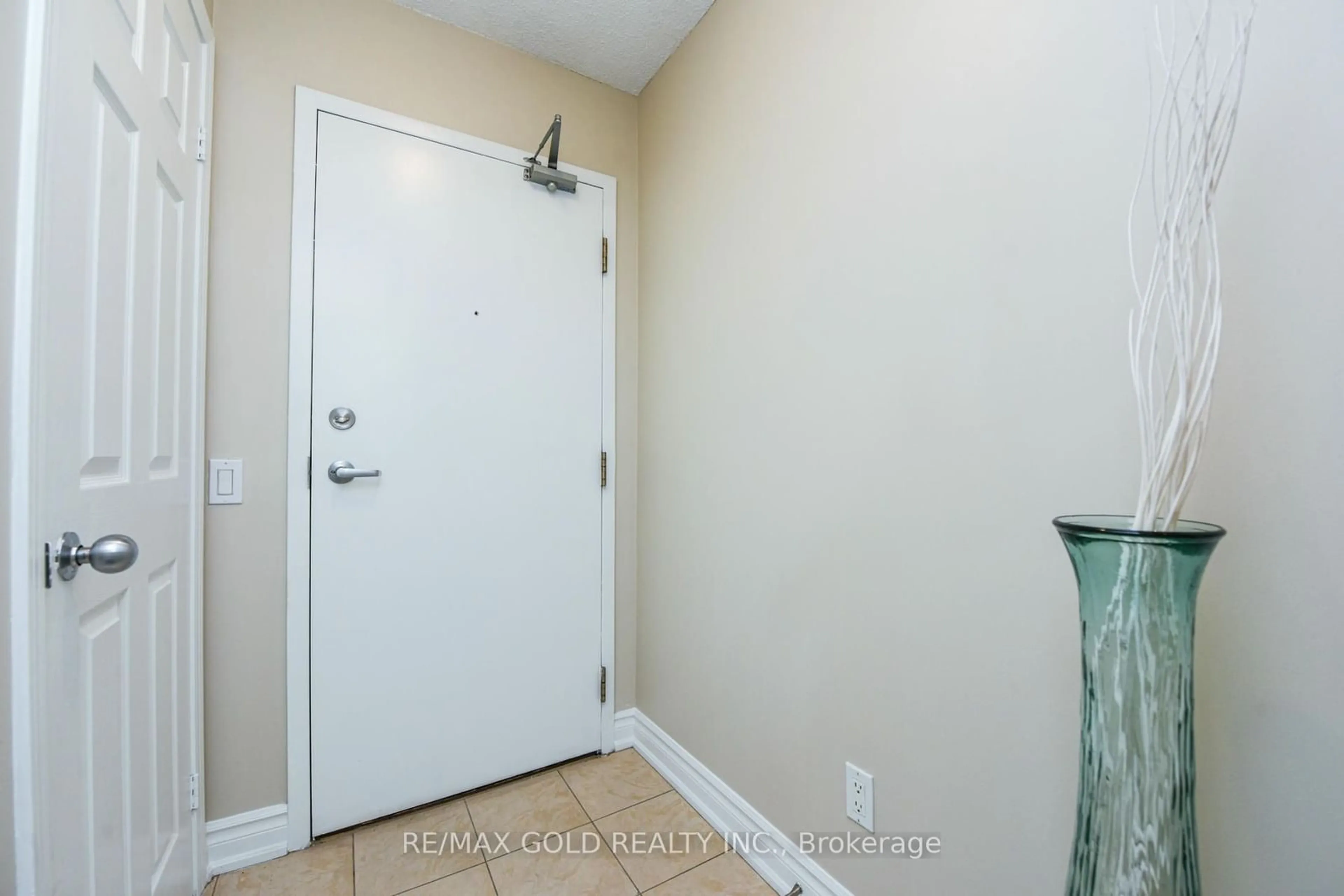 Indoor entryway, not visible floor for 30 Harrison Garden Blvd #2310, Toronto Ontario M2N 7A9