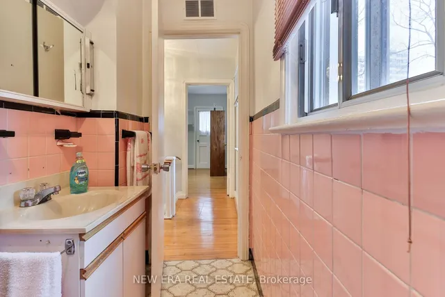 Additional property image - 27 Dell Park Ave