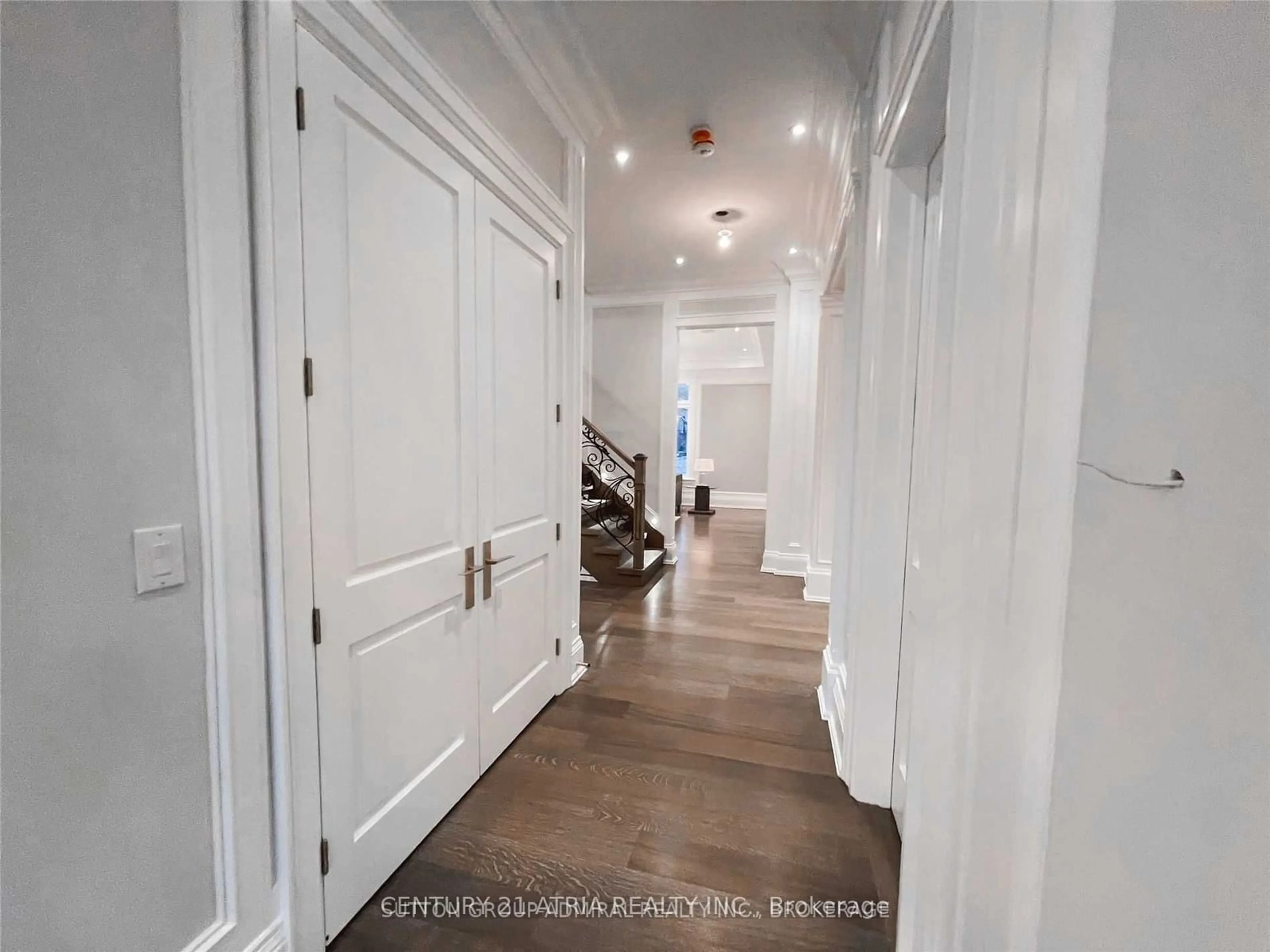 Indoor entryway, wood floors for 386 Connaught Ave, Toronto Ontario M2R 2M2