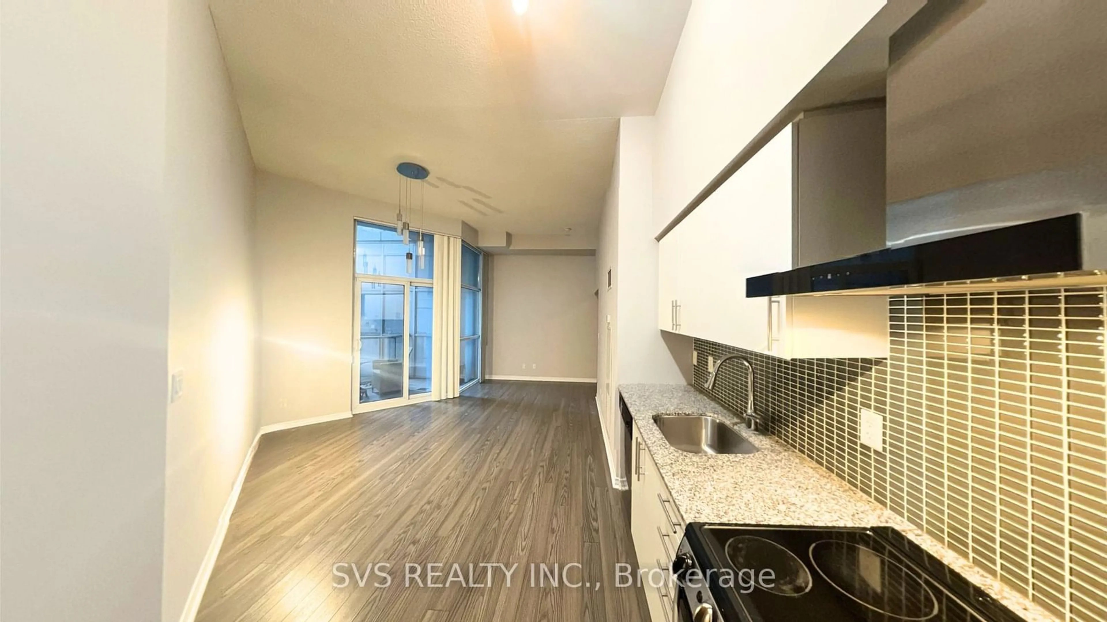 Open concept kitchen for 352 Front St #212, Toronto Ontario M5V 1B5