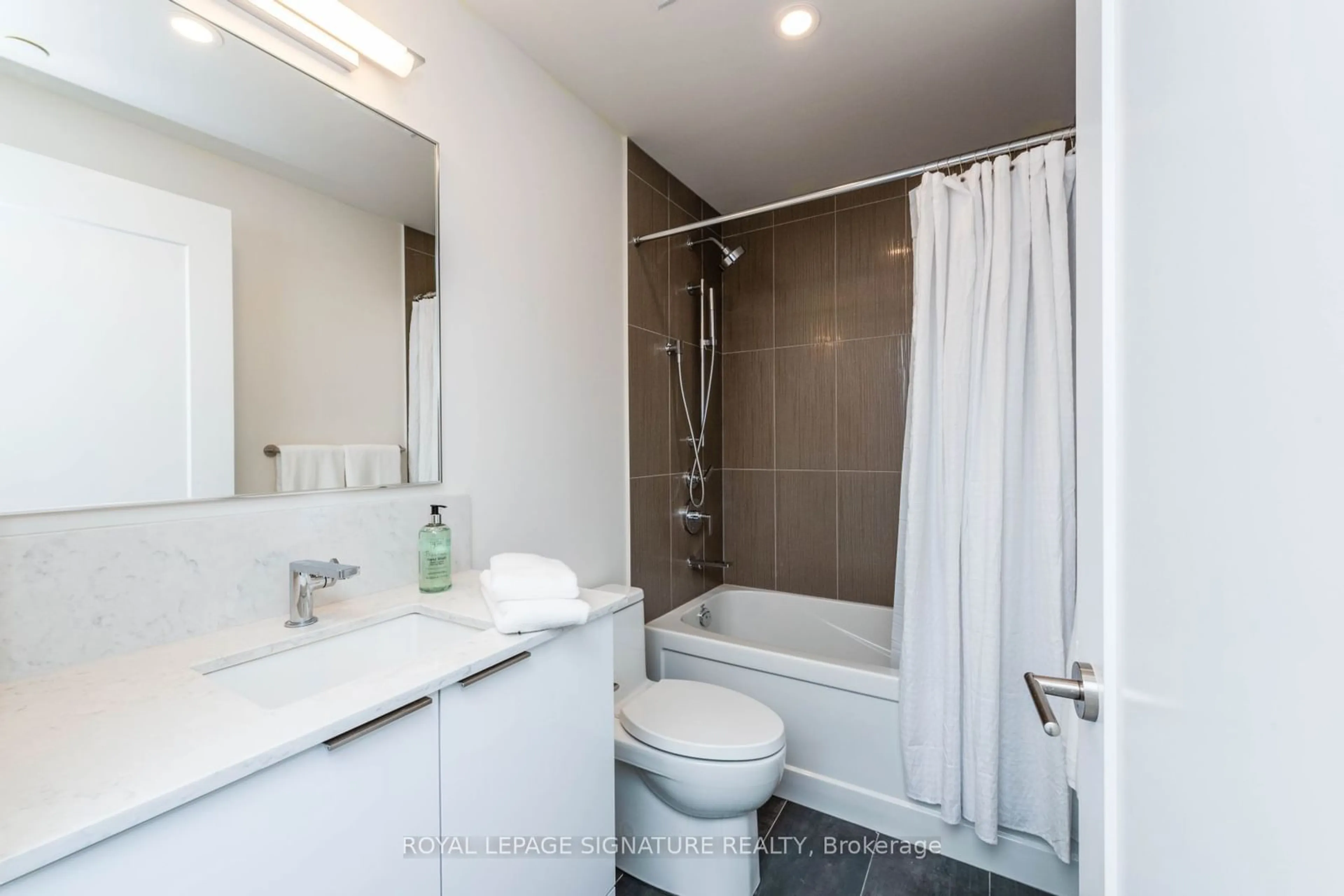 Standard bathroom for 28 Freeland St #5006, Toronto Ontario M5E 0E3