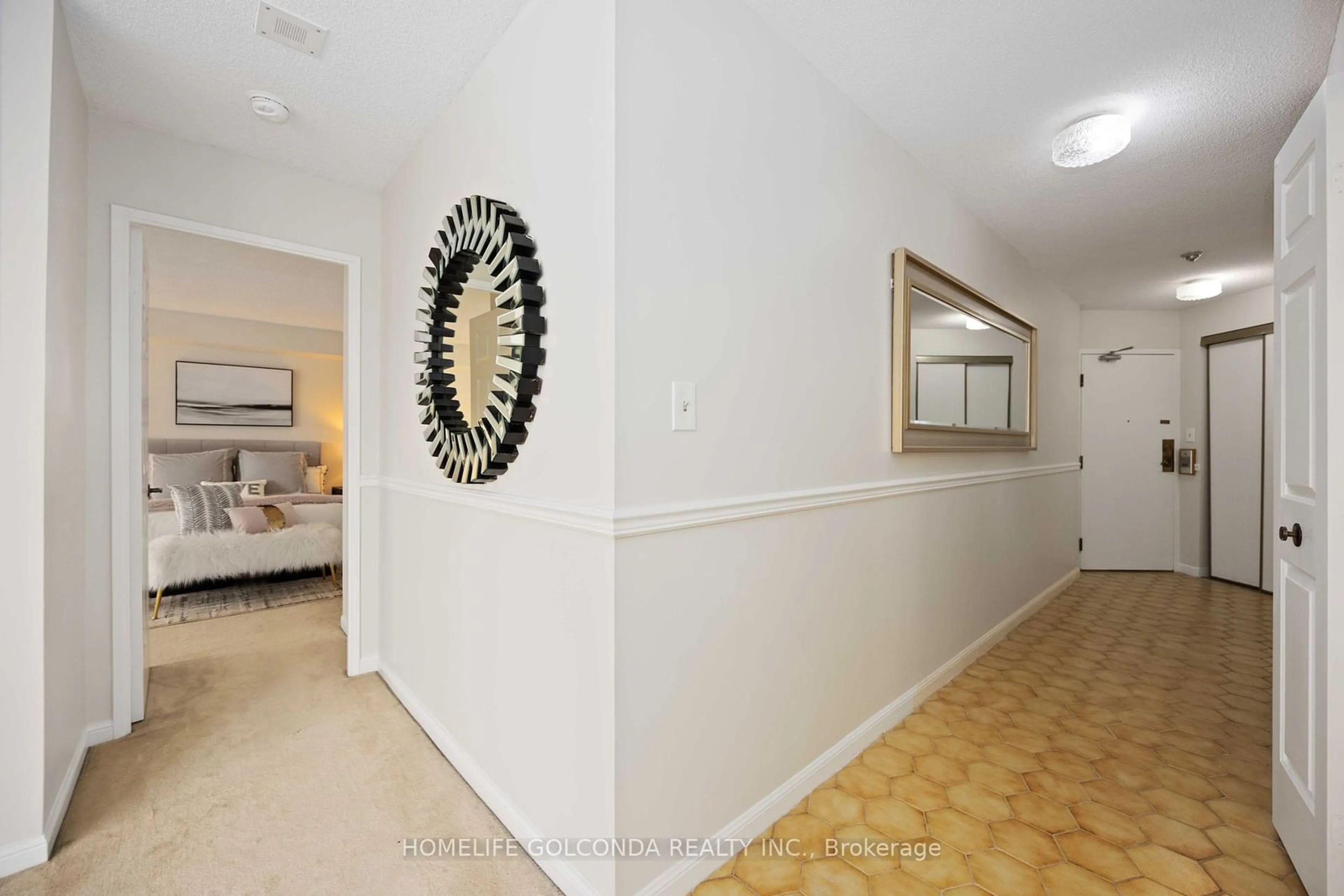 Indoor foyer, wood floors for 5444 Yonge St #1002A, Toronto Ontario M2N 6J4