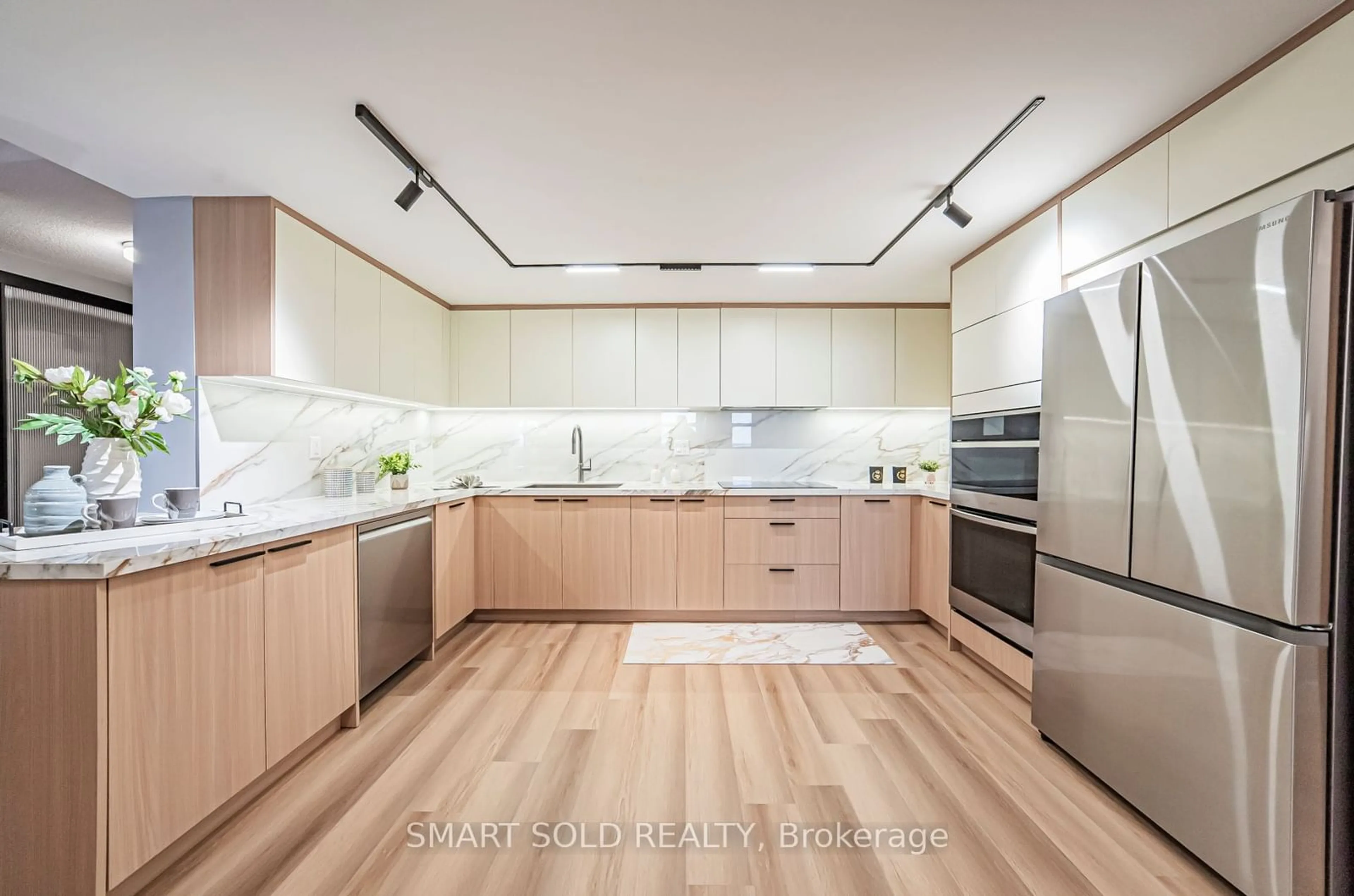 Contemporary kitchen, wood floors for 10 Tangreen Crt #3201, Toronto Ontario M2M 4B9