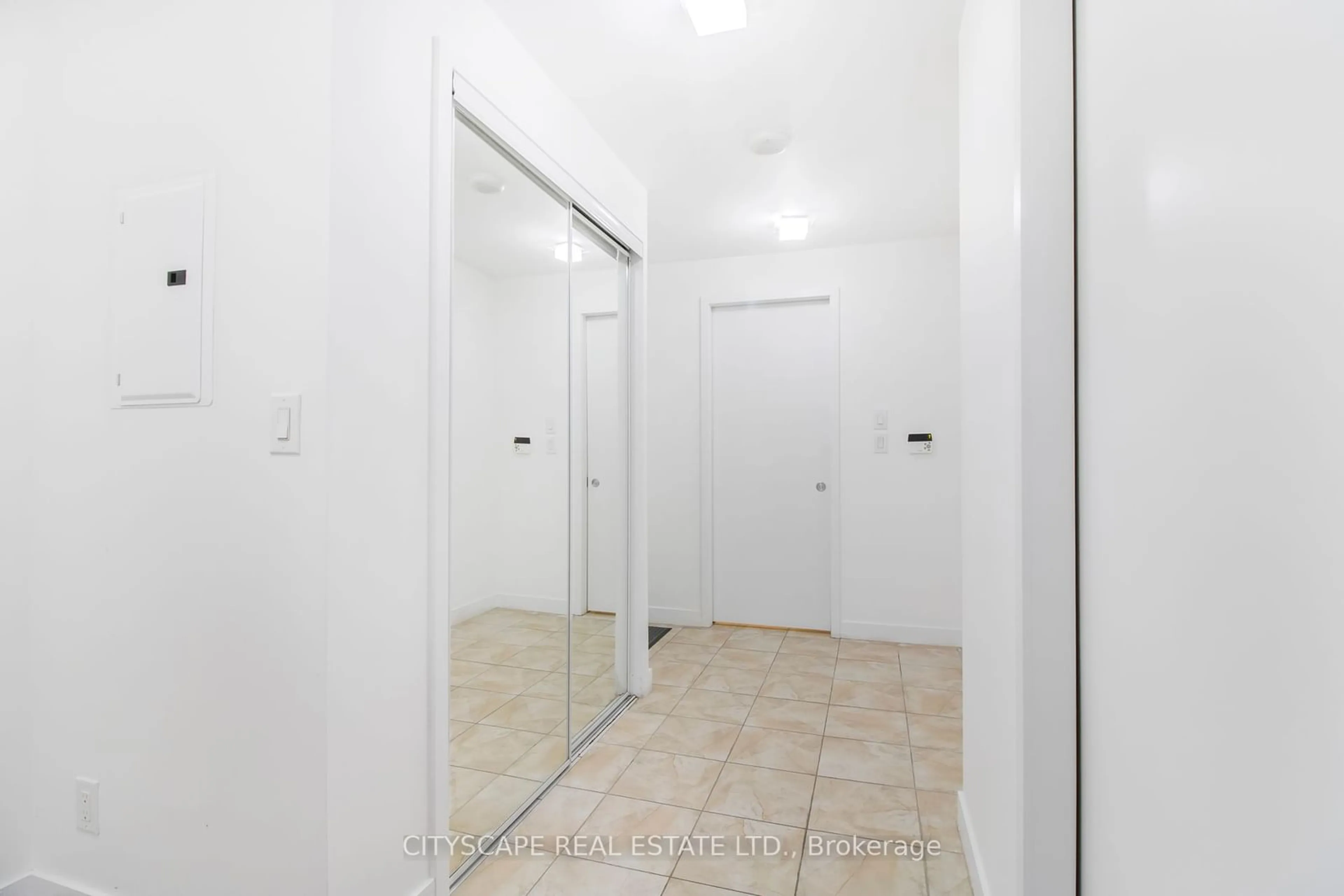 Indoor foyer, not visible floor for 12 york St #3910, Toronto Ontario M5J 0A5